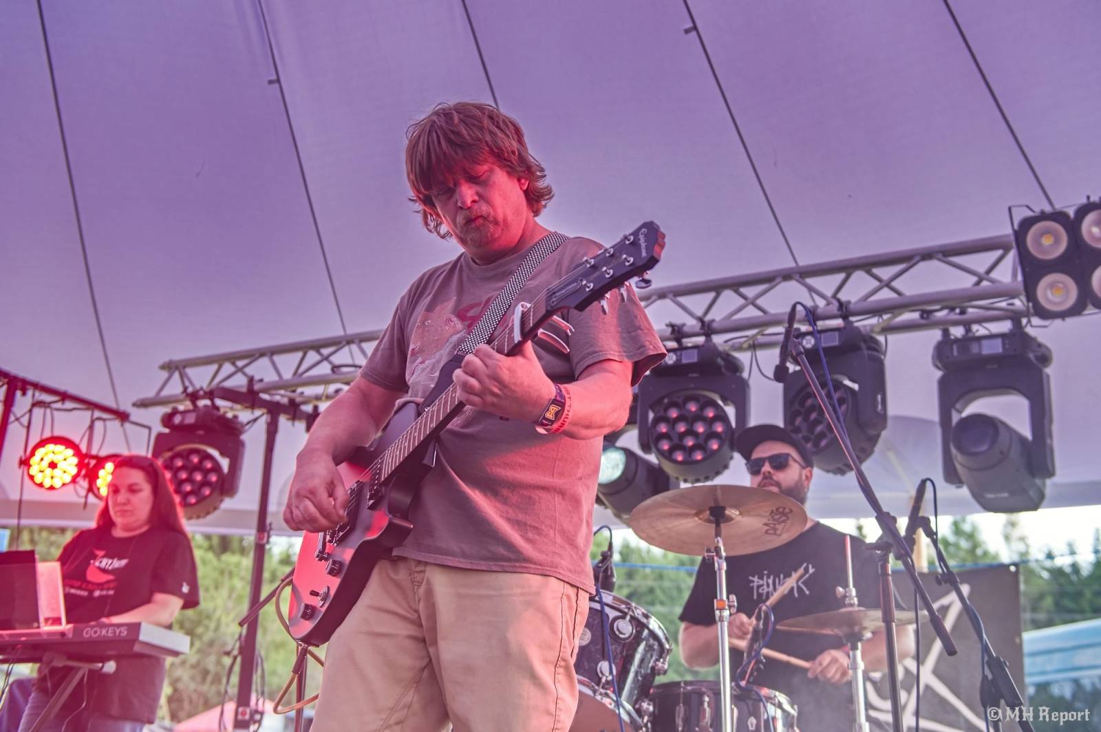 Basinfirefest odstartoval ve velkém stylu. Čtvrtek nabídl koncerty Arakainu, Freedom Call i Death To All
