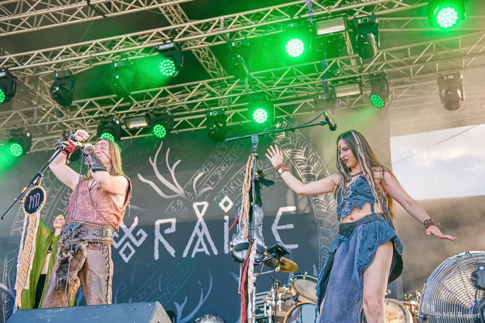 Basinfirefest odstartoval ve velkém stylu. Čtvrtek nabídl koncerty Arakainu, Freedom Call i Death To All