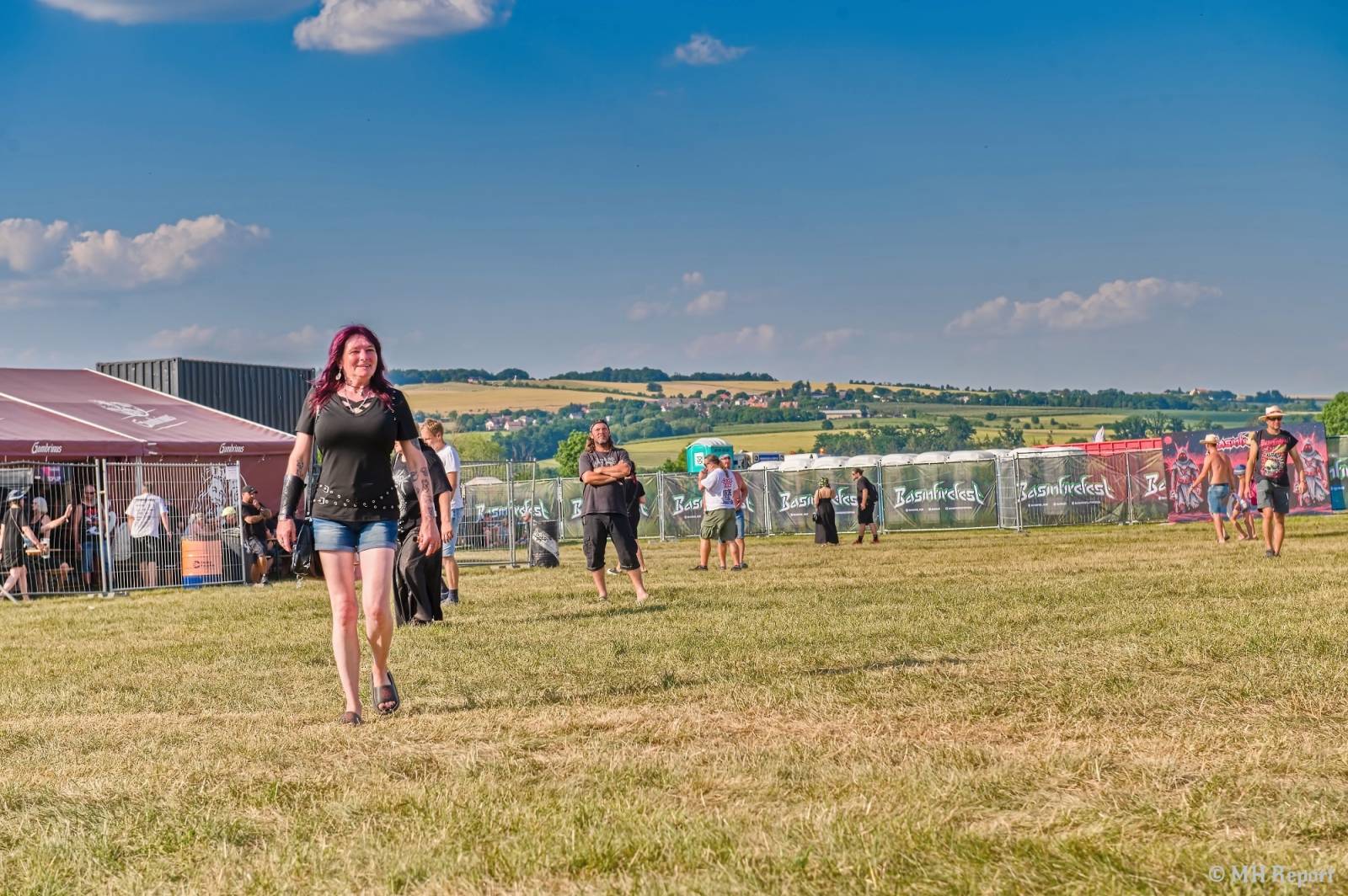 Basinfirefest odstartoval ve velkém stylu. Čtvrtek nabídl koncerty Arakainu, Freedom Call i Death To All