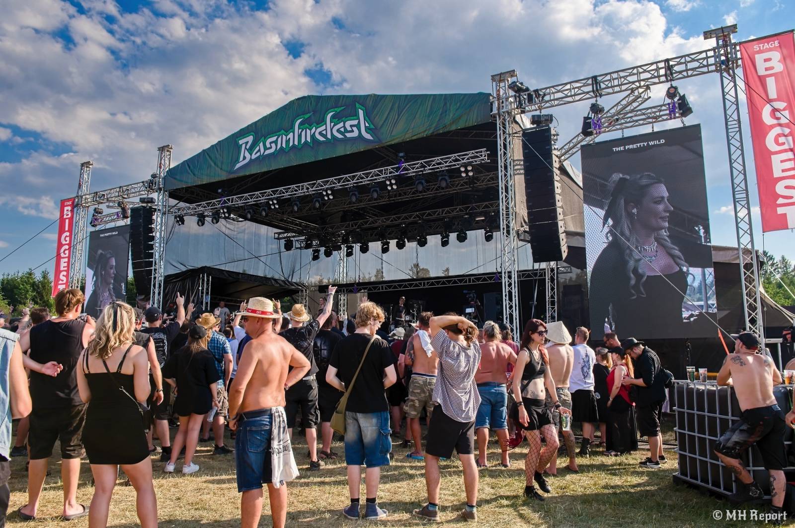 Basinfirefest odstartoval ve velkém stylu. Čtvrtek nabídl koncerty Arakainu, Freedom Call i Death To All