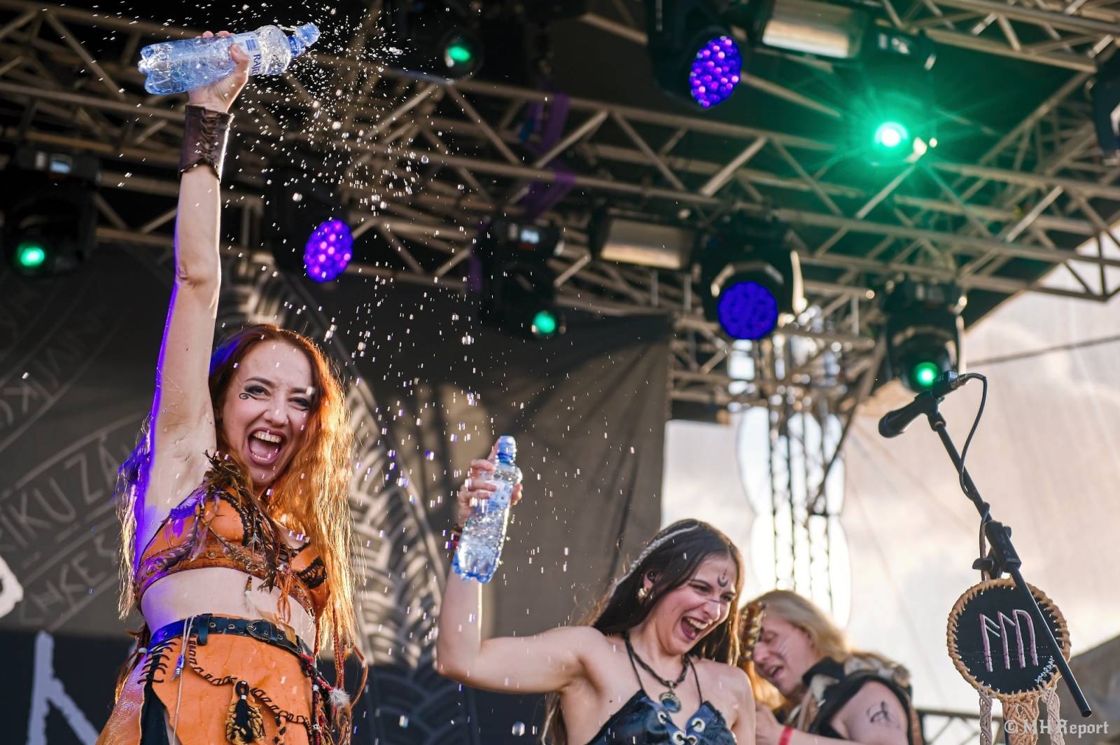 Basinfirefest odstartoval ve velkém stylu. Čtvrtek nabídl koncerty Arakainu, Freedom Call i Death To All