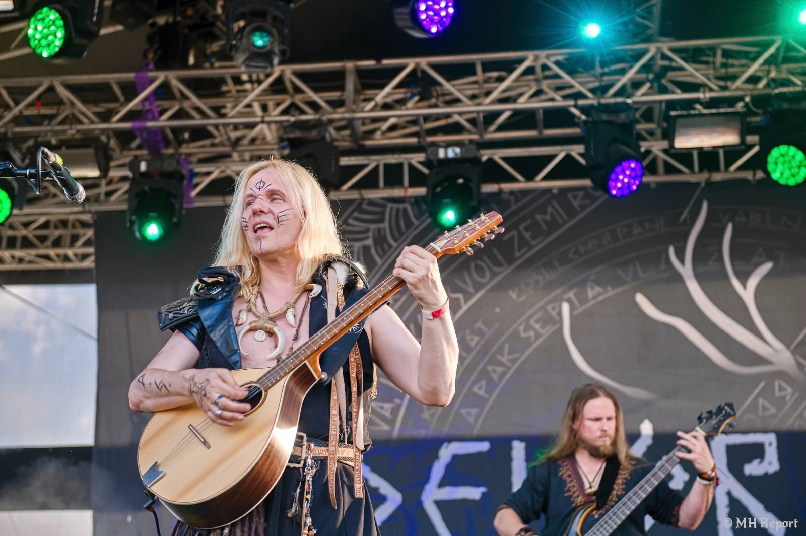 Basinfirefest odstartoval ve velkém stylu. Čtvrtek nabídl koncerty Arakainu, Freedom Call i Death To All