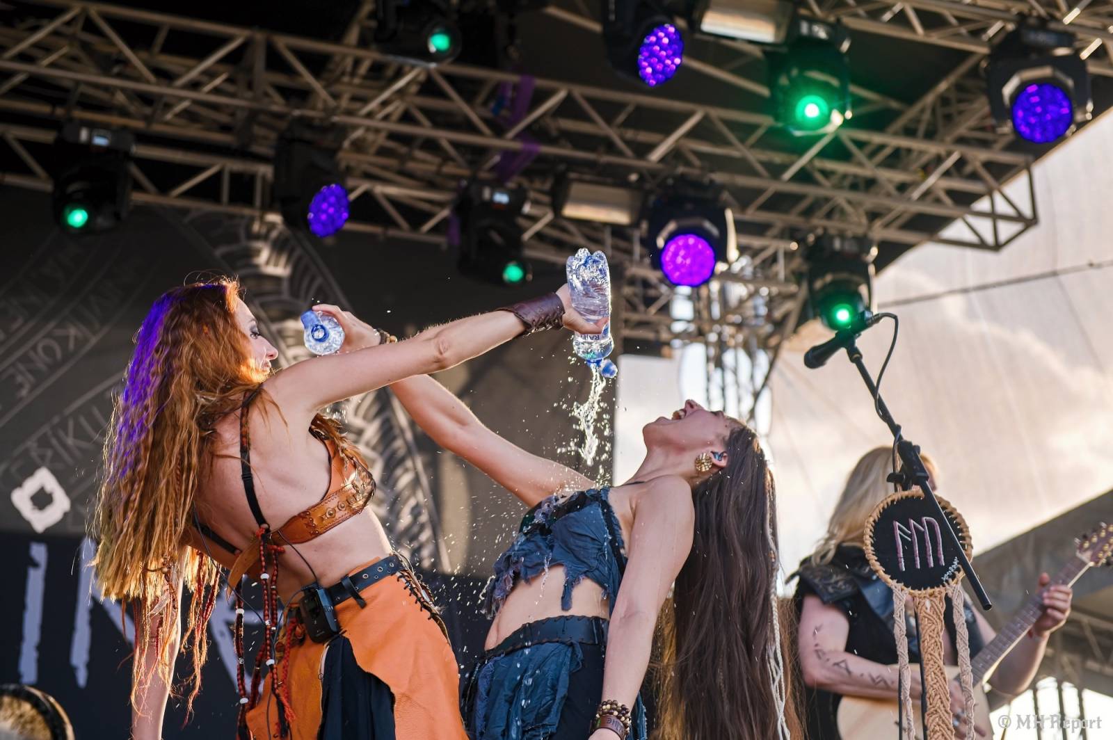 Basinfirefest odstartoval ve velkém stylu. Čtvrtek nabídl koncerty Arakainu, Freedom Call i Death To All