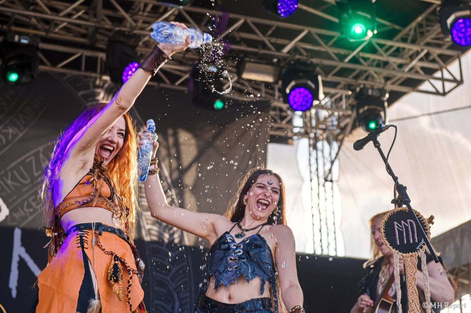 Basinfirefest odstartoval ve velkém stylu. Čtvrtek nabídl koncerty Arakainu, Freedom Call i Death To All