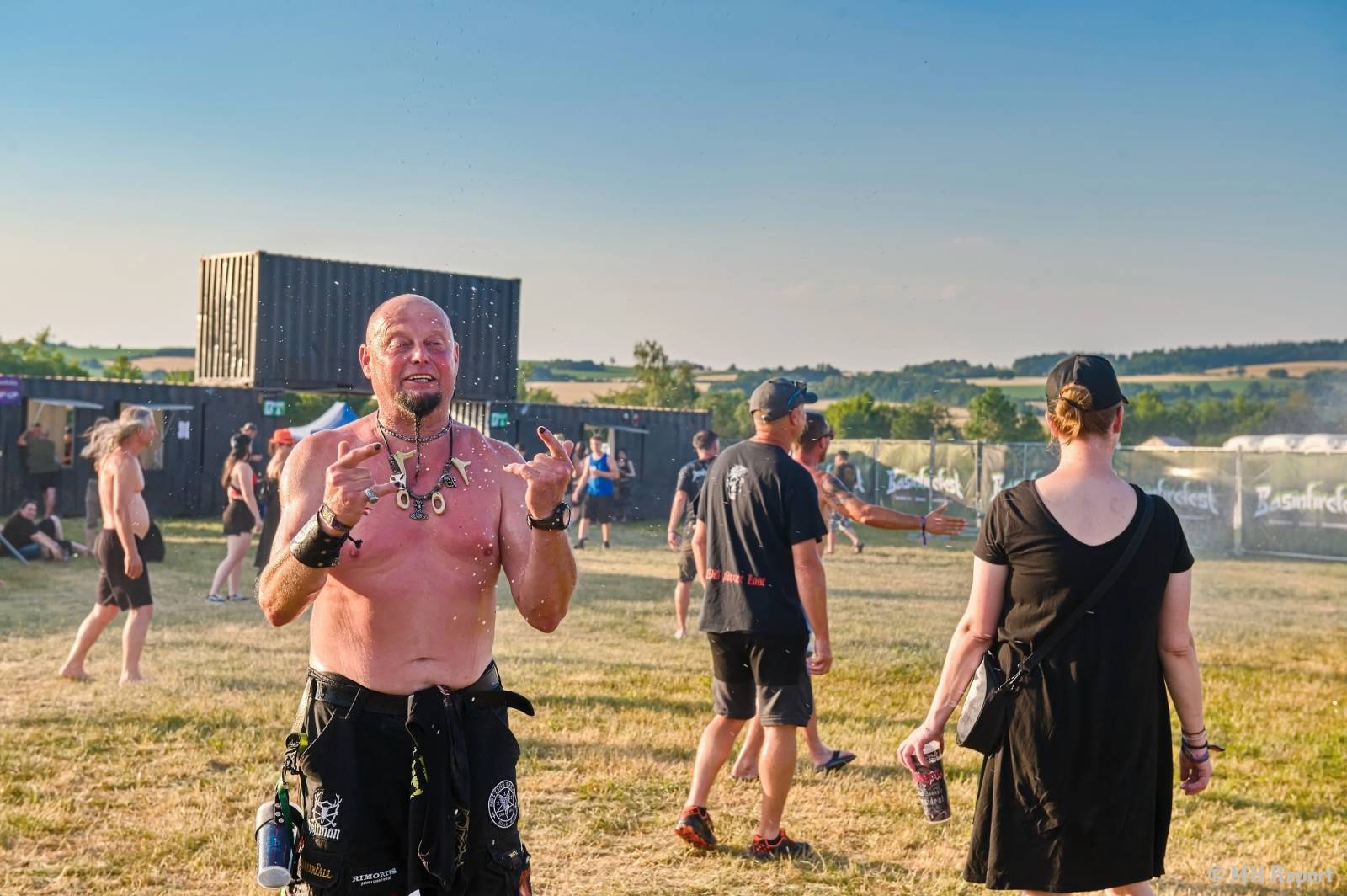 Basinfirefest odstartoval ve velkém stylu. Čtvrtek nabídl koncerty Arakainu, Freedom Call i Death To All