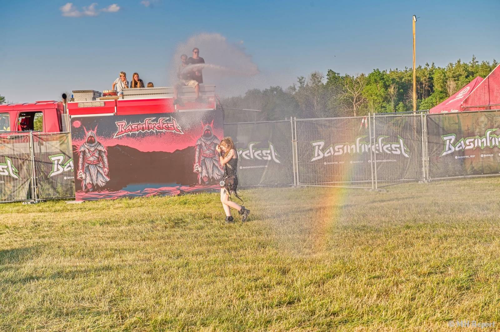 Basinfirefest odstartoval ve velkém stylu. Čtvrtek nabídl koncerty Arakainu, Freedom Call i Death To All
