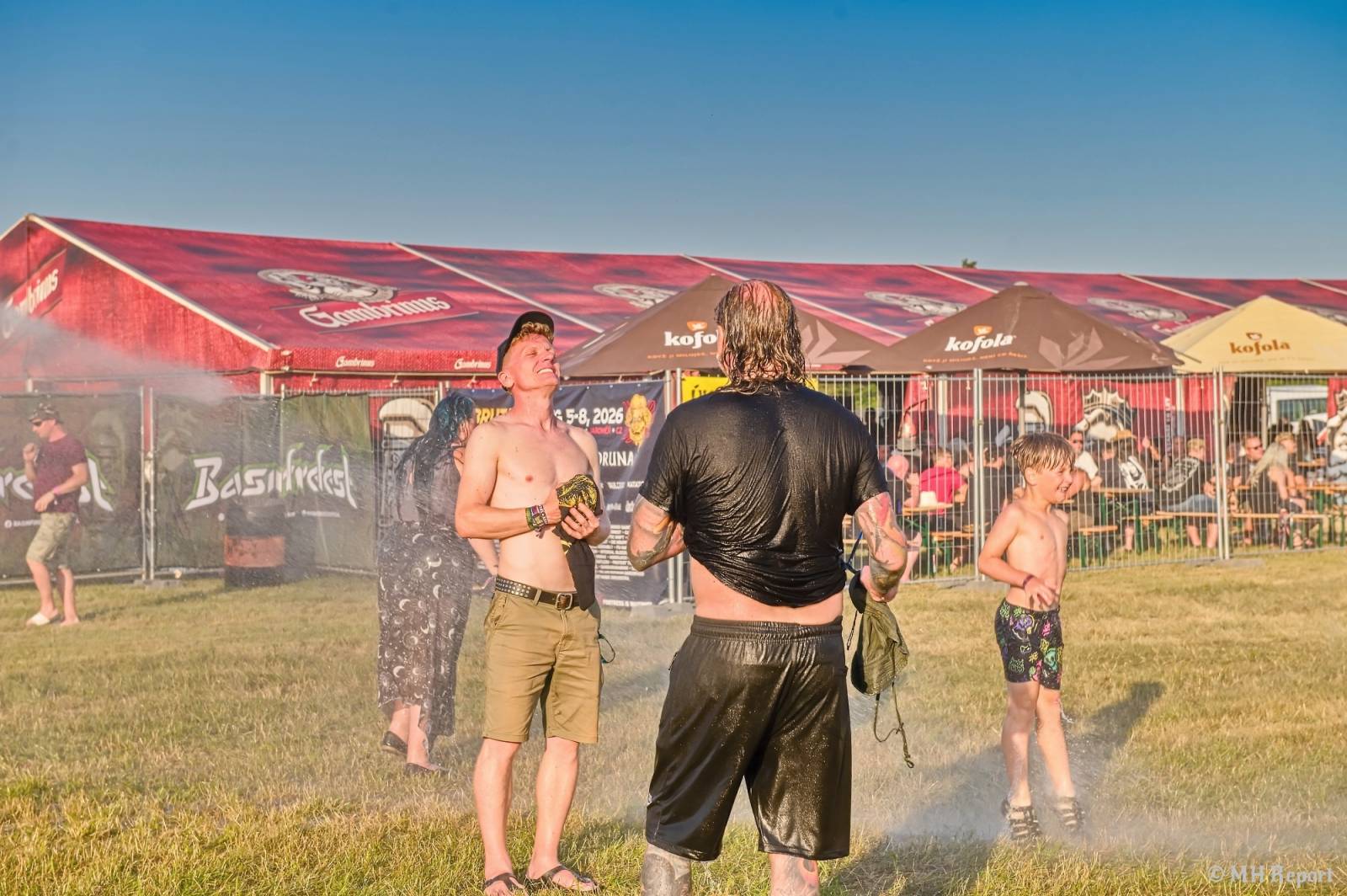 Basinfirefest odstartoval ve velkém stylu. Čtvrtek nabídl koncerty Arakainu, Freedom Call i Death To All