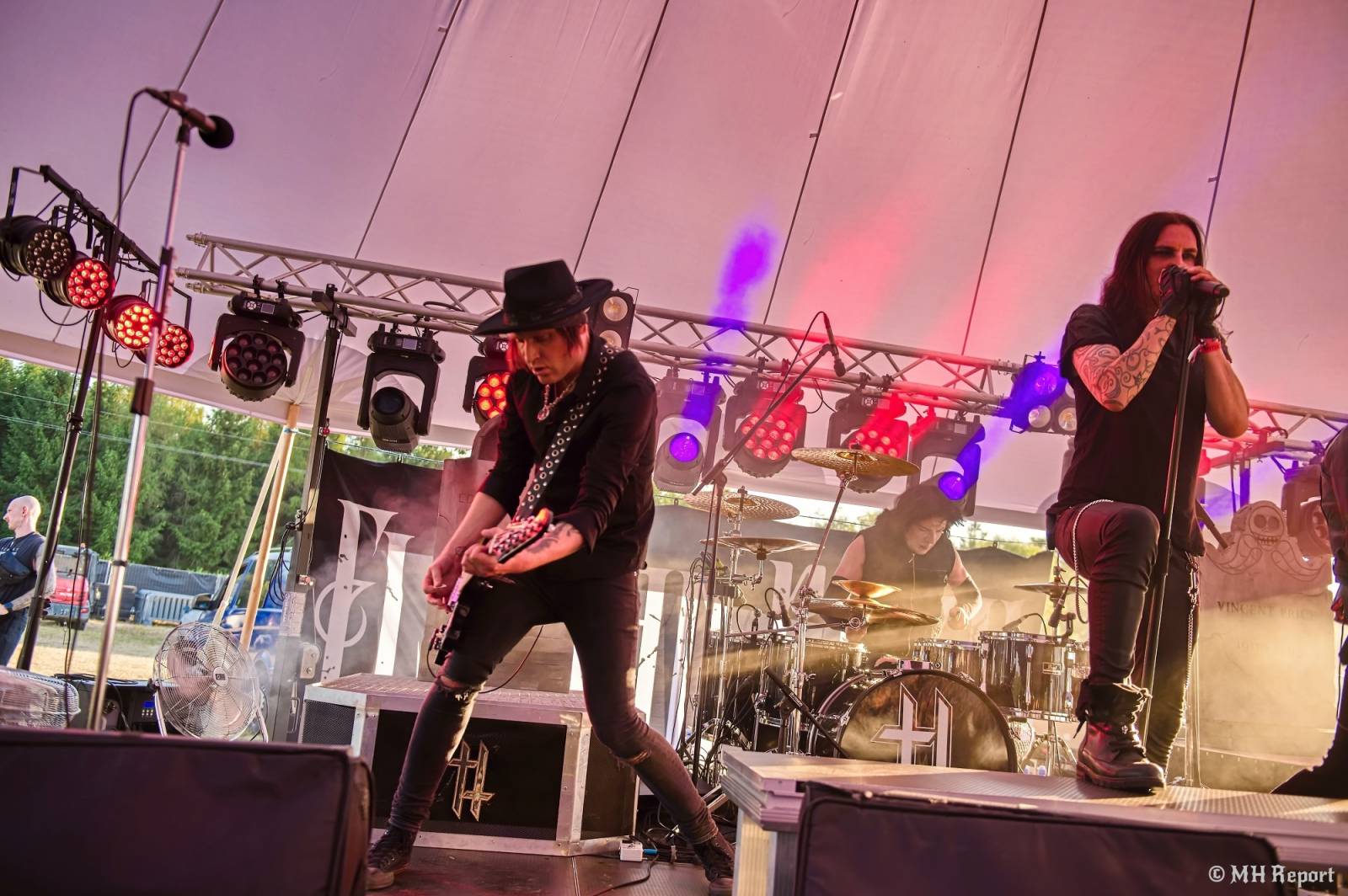 Basinfirefest odstartoval ve velkém stylu. Čtvrtek nabídl koncerty Arakainu, Freedom Call i Death To All