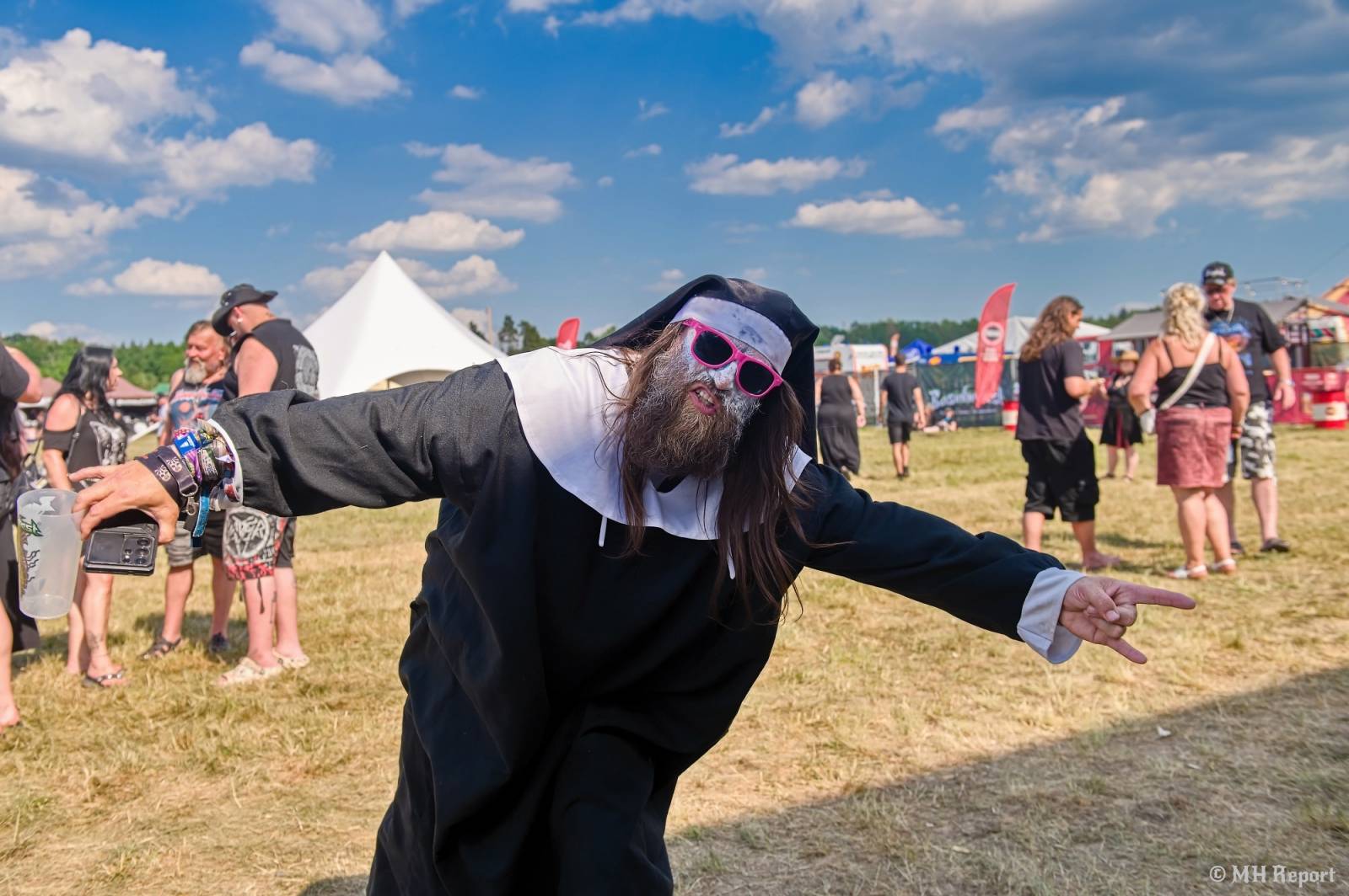 Basinfirefest odstartoval ve velkém stylu. Čtvrtek nabídl koncerty Arakainu, Freedom Call i Death To All