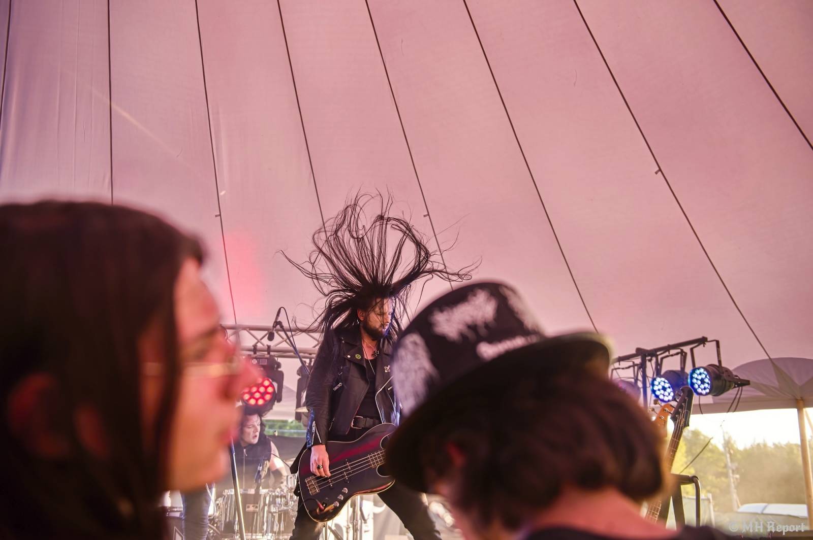 Basinfirefest odstartoval ve velkém stylu. Čtvrtek nabídl koncerty Arakainu, Freedom Call i Death To All