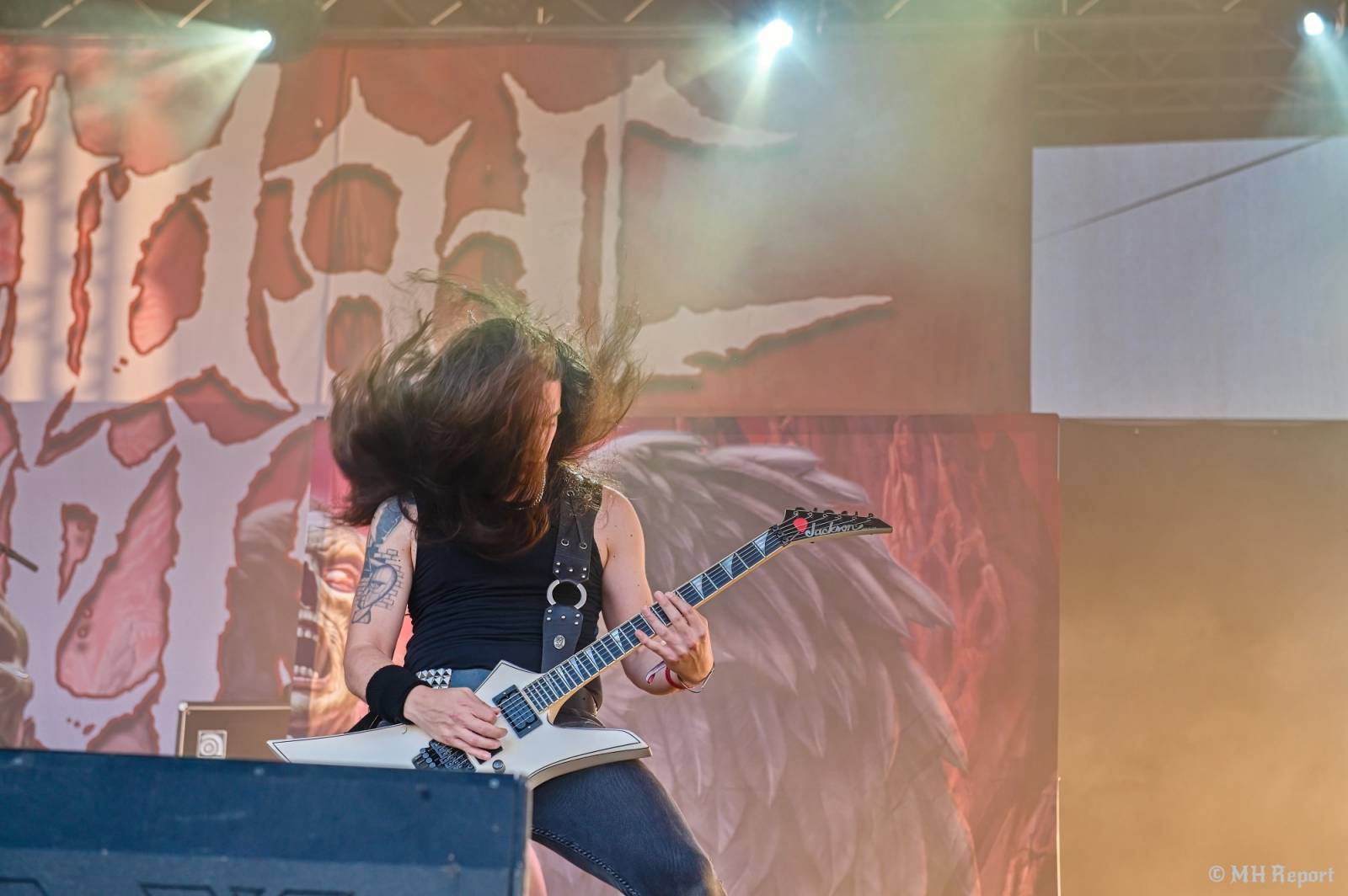 Basinfirefest odstartoval ve velkém stylu. Čtvrtek nabídl koncerty Arakainu, Freedom Call i Death To All