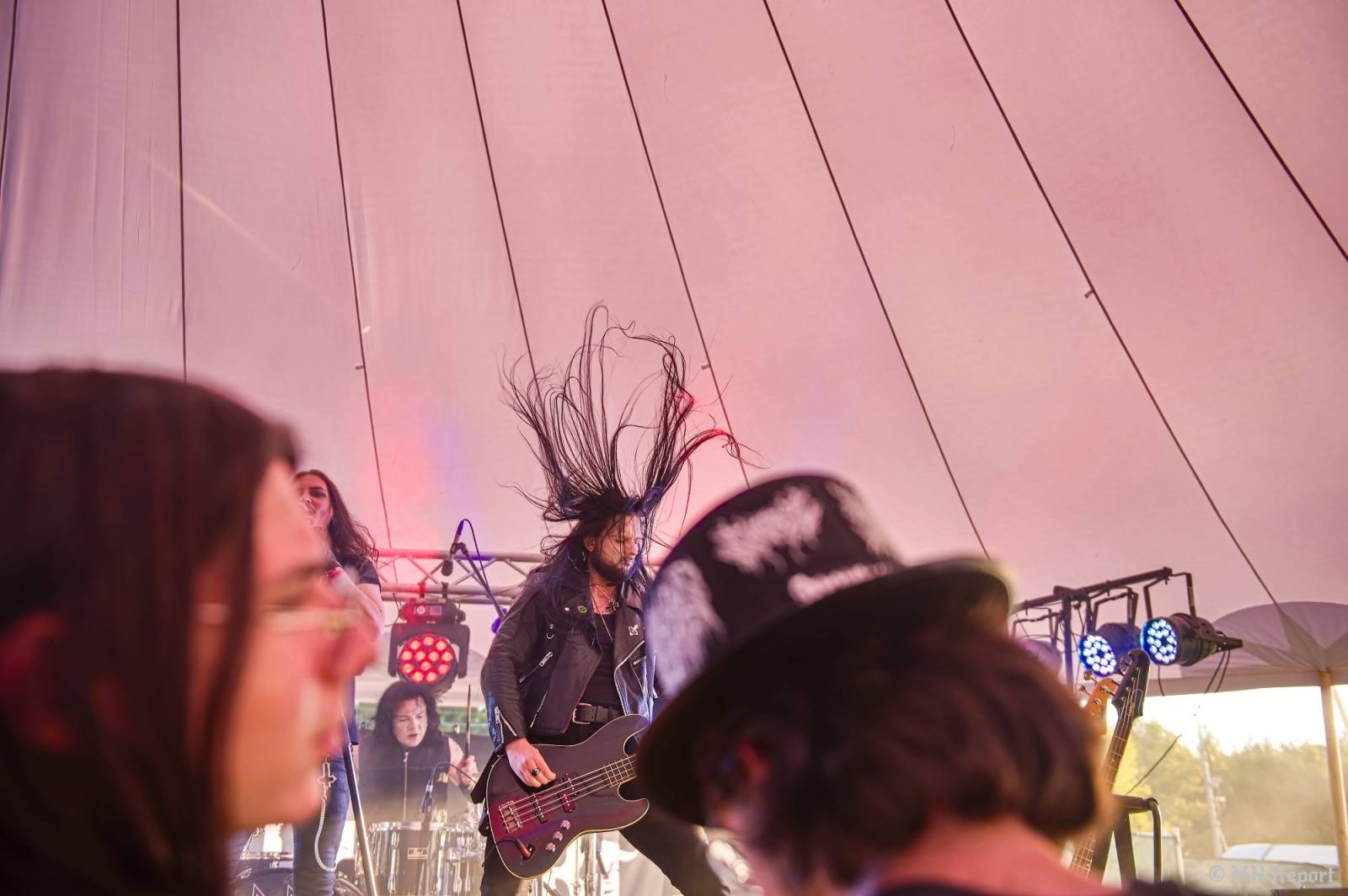 Basinfirefest odstartoval ve velkém stylu. Čtvrtek nabídl koncerty Arakainu, Freedom Call i Death To All