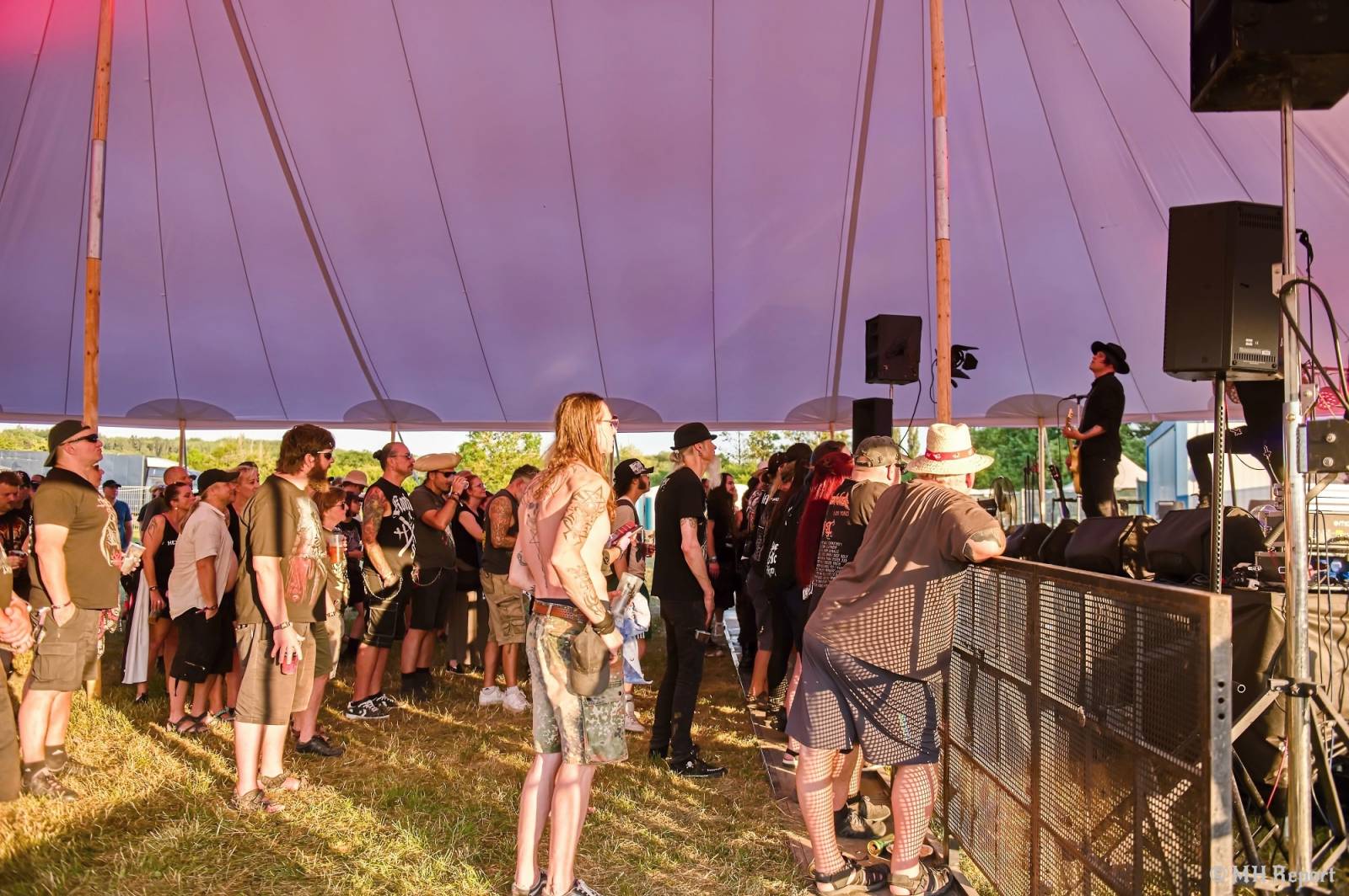 Basinfirefest odstartoval ve velkém stylu. Čtvrtek nabídl koncerty Arakainu, Freedom Call i Death To All