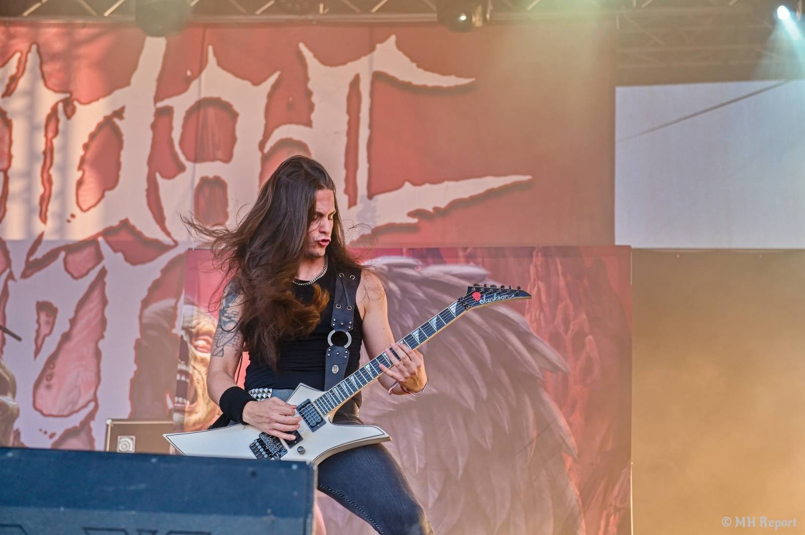 Basinfirefest odstartoval ve velkém stylu. Čtvrtek nabídl koncerty Arakainu, Freedom Call i Death To All
