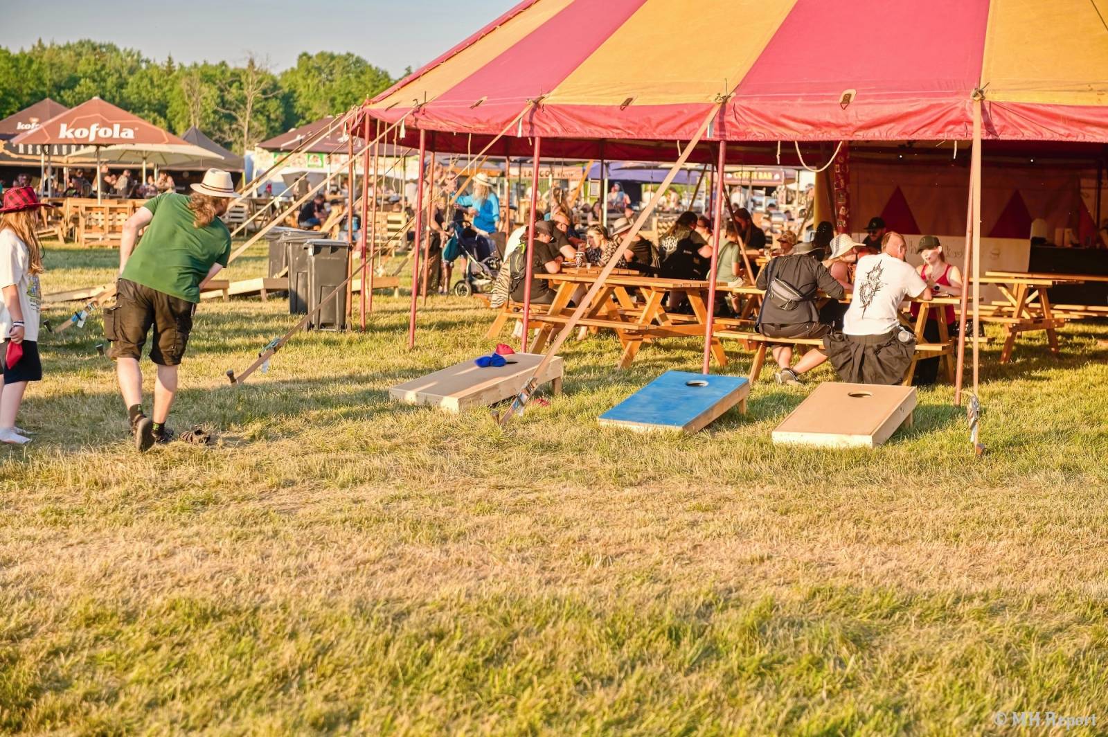 Basinfirefest odstartoval ve velkém stylu. Čtvrtek nabídl koncerty Arakainu, Freedom Call i Death To All