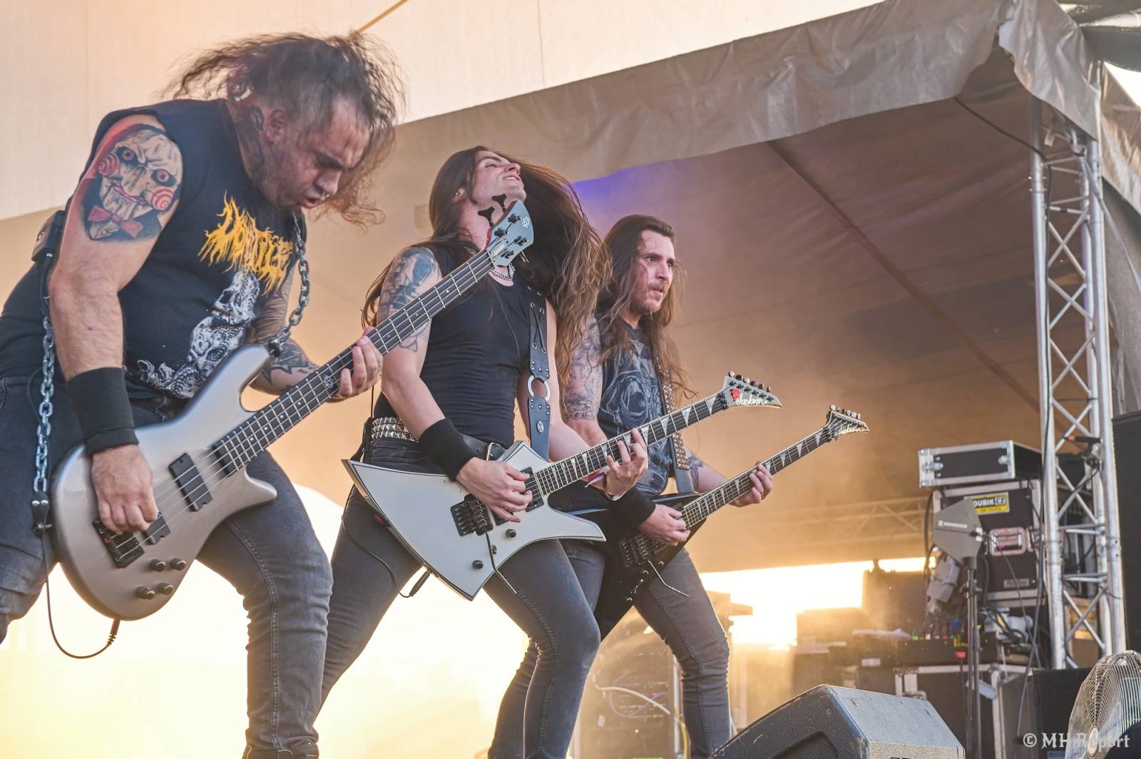 Basinfirefest odstartoval ve velkém stylu. Čtvrtek nabídl koncerty Arakainu, Freedom Call i Death To All