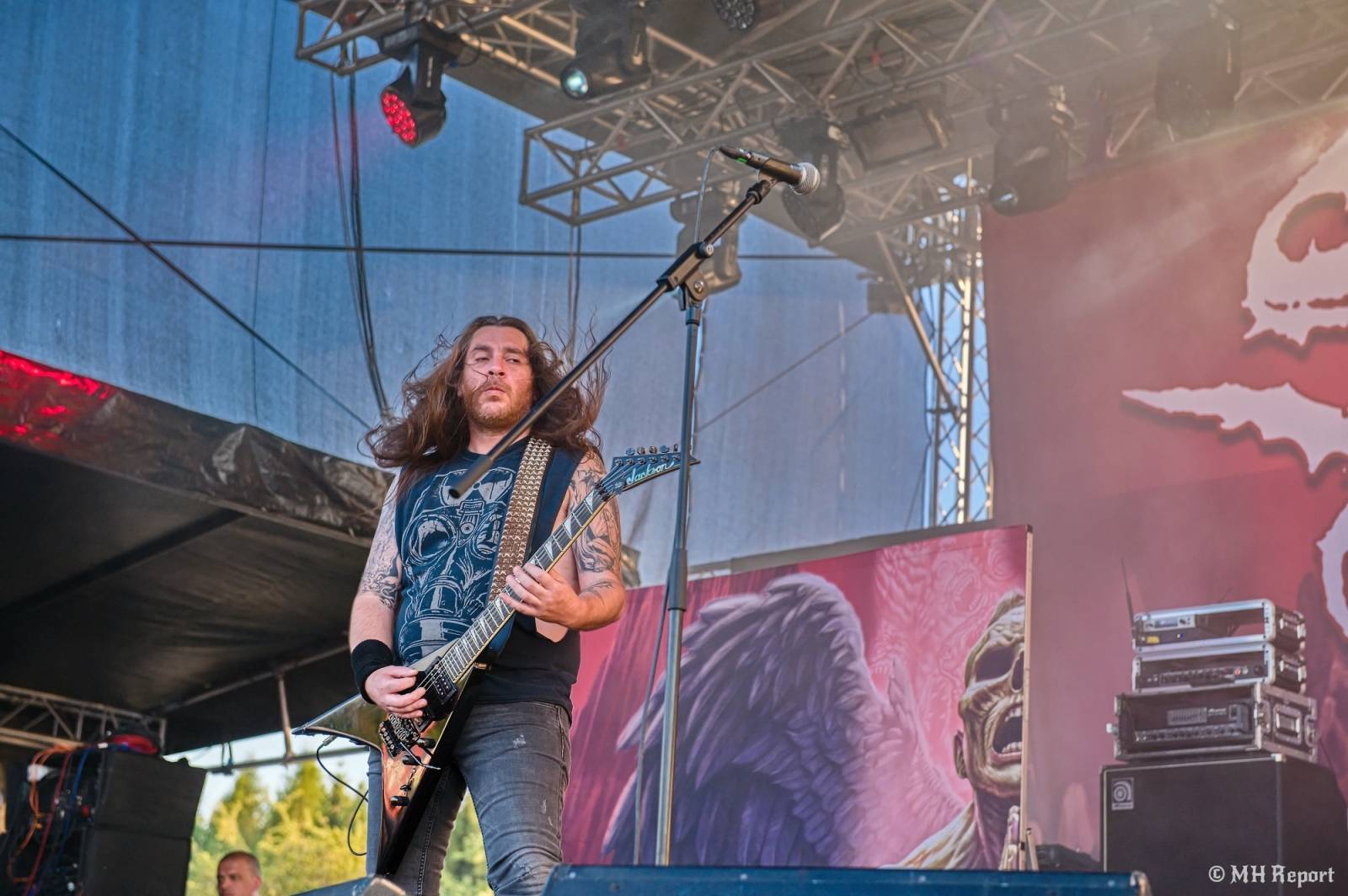 Basinfirefest odstartoval ve velkém stylu. Čtvrtek nabídl koncerty Arakainu, Freedom Call i Death To All
