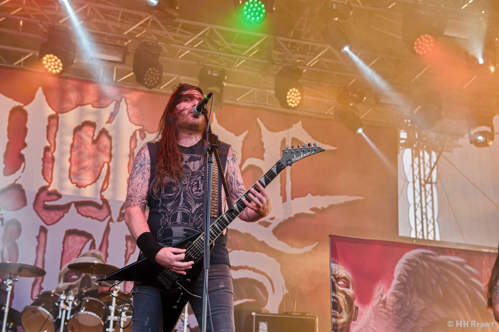 Basinfirefest odstartoval ve velkém stylu. Čtvrtek nabídl koncerty Arakainu, Freedom Call i Death To All
