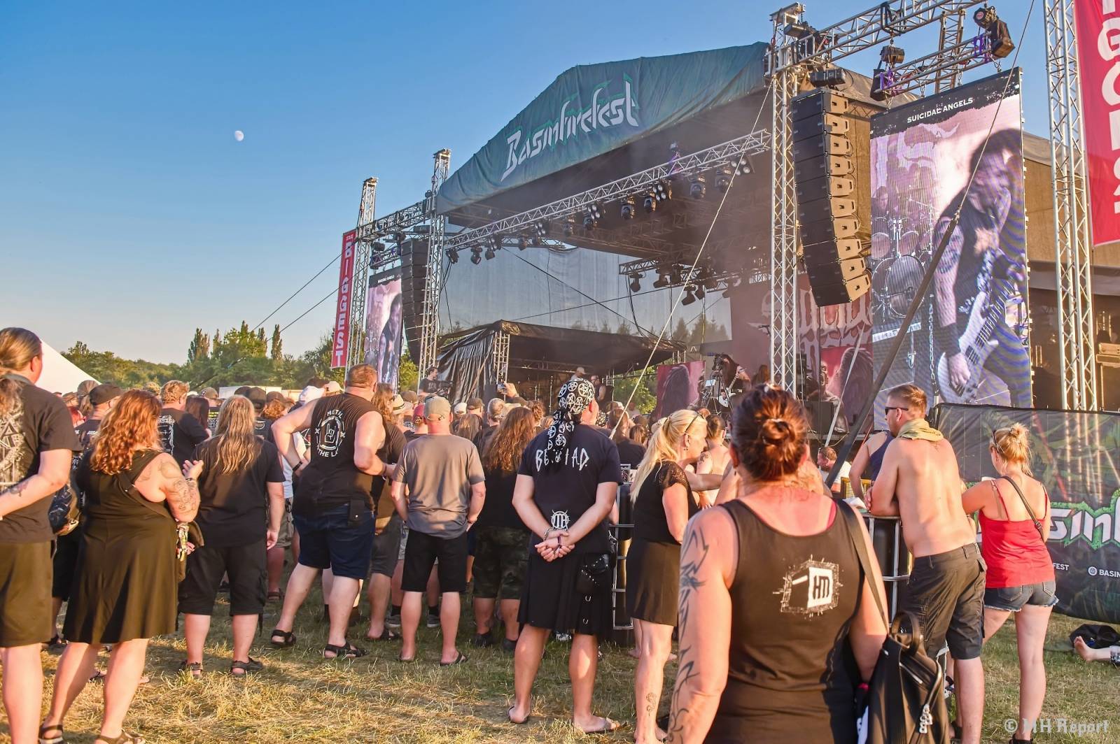 Basinfirefest odstartoval ve velkém stylu. Čtvrtek nabídl koncerty Arakainu, Freedom Call i Death To All