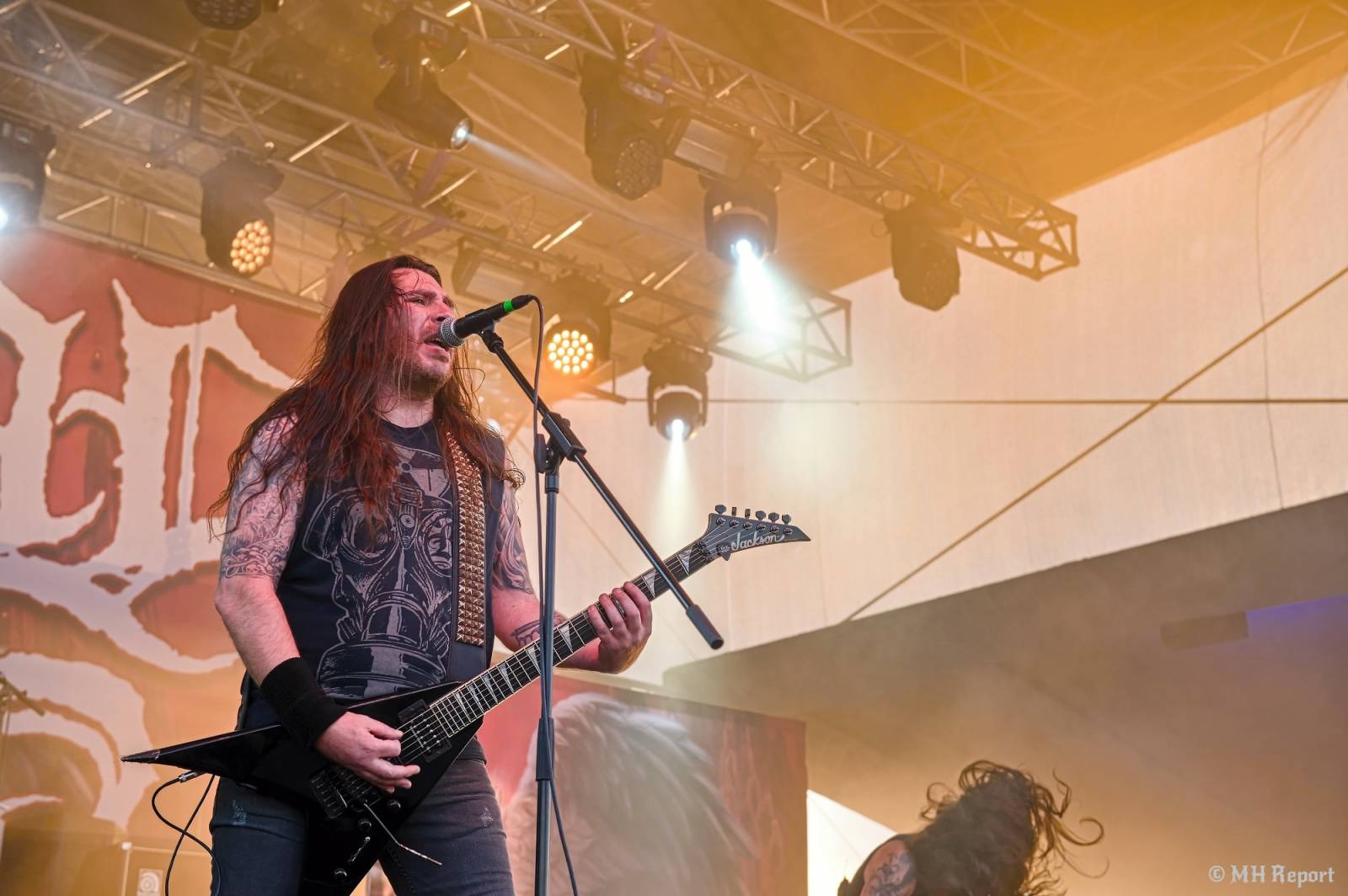 Basinfirefest odstartoval ve velkém stylu. Čtvrtek nabídl koncerty Arakainu, Freedom Call i Death To All