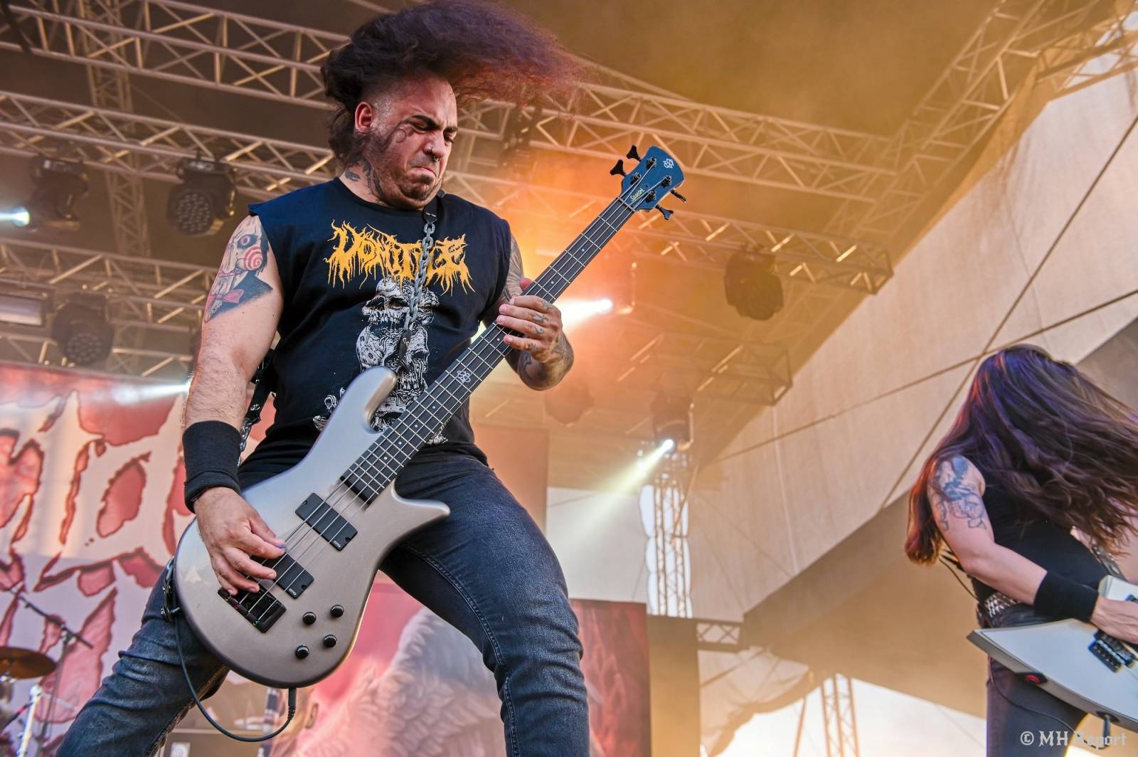 Basinfirefest odstartoval ve velkém stylu. Čtvrtek nabídl koncerty Arakainu, Freedom Call i Death To All