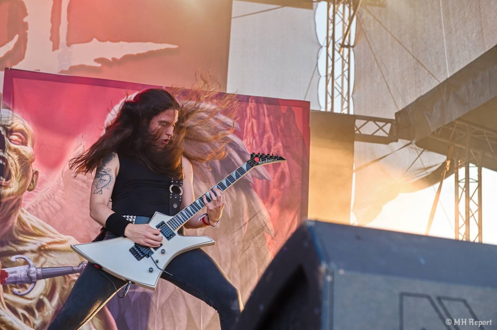 Basinfirefest odstartoval ve velkém stylu. Čtvrtek nabídl koncerty Arakainu, Freedom Call i Death To All