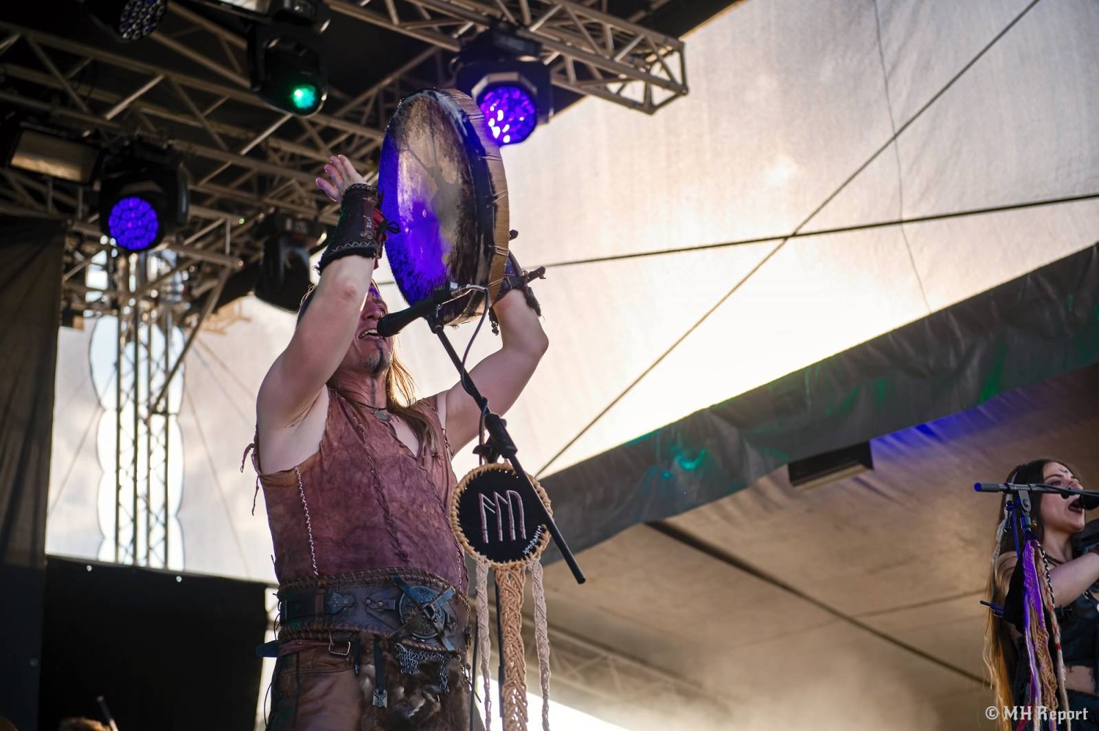 Basinfirefest odstartoval ve velkém stylu. Čtvrtek nabídl koncerty Arakainu, Freedom Call i Death To All
