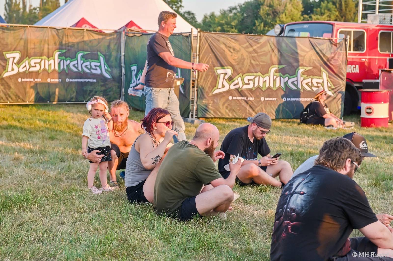 Basinfirefest odstartoval ve velkém stylu. Čtvrtek nabídl koncerty Arakainu, Freedom Call i Death To All