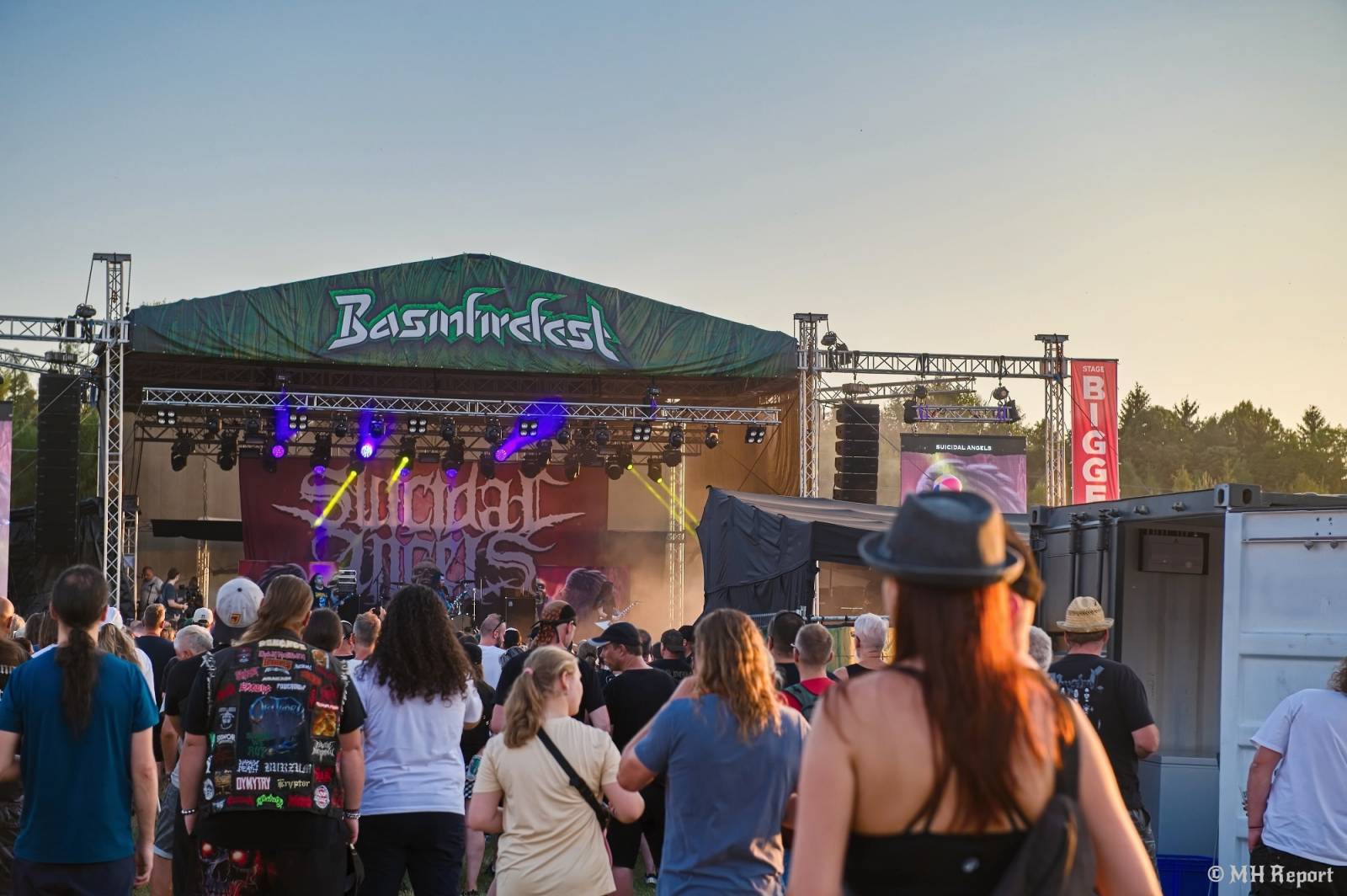 Basinfirefest odstartoval ve velkém stylu. Čtvrtek nabídl koncerty Arakainu, Freedom Call i Death To All