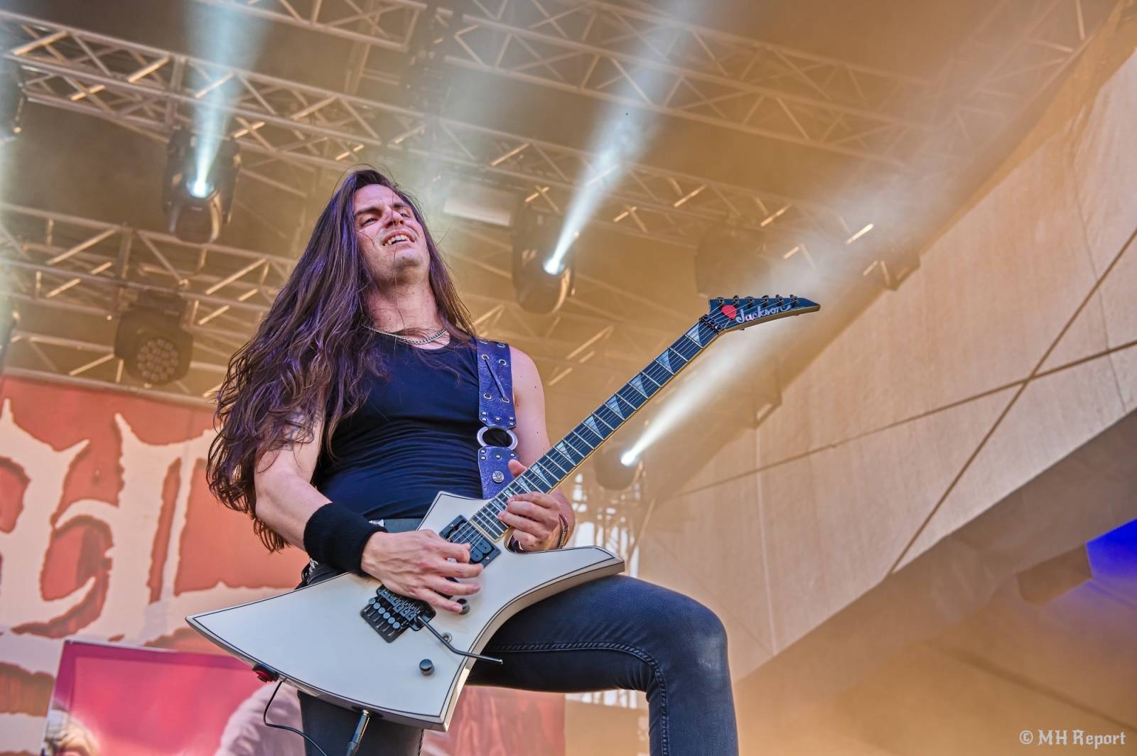 Basinfirefest odstartoval ve velkém stylu. Čtvrtek nabídl koncerty Arakainu, Freedom Call i Death To All