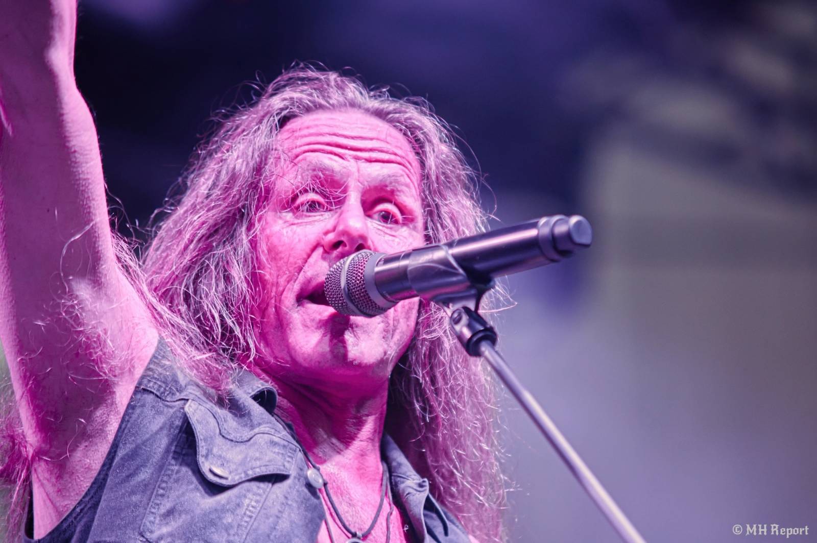 Basinfirefest odstartoval ve velkém stylu. Čtvrtek nabídl koncerty Arakainu, Freedom Call i Death To All