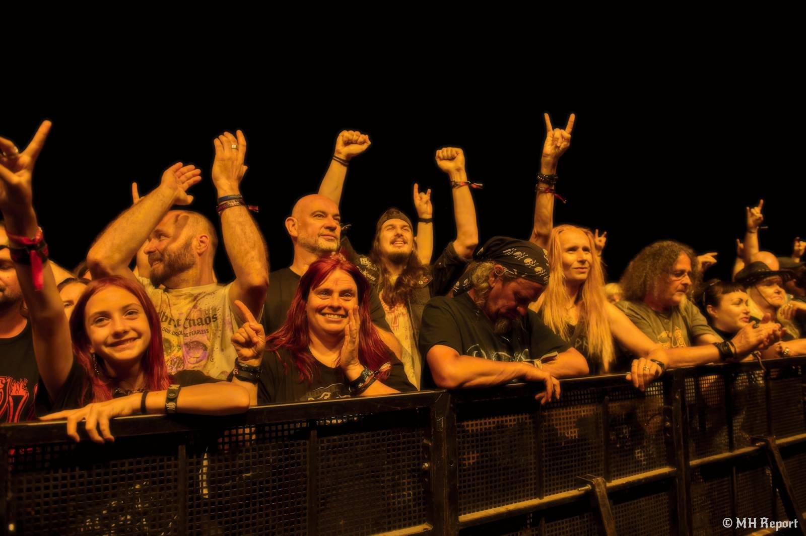 Basinfirefest odstartoval ve velkém stylu. Čtvrtek nabídl koncerty Arakainu, Freedom Call i Death To All
