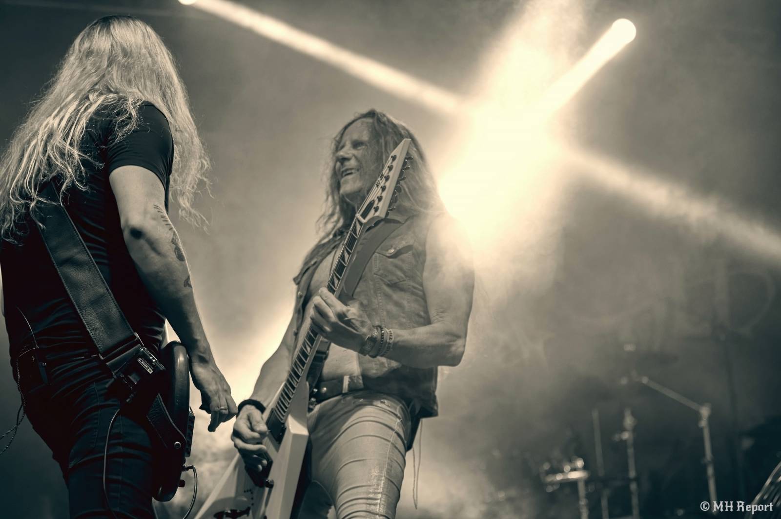 Basinfirefest odstartoval ve velkém stylu. Čtvrtek nabídl koncerty Arakainu, Freedom Call i Death To All