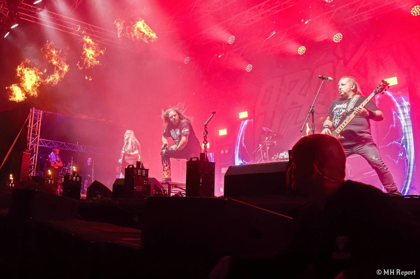 Basinfirefest odstartoval ve velkém stylu. Čtvrtek nabídl koncerty Arakainu, Freedom Call i Death To All