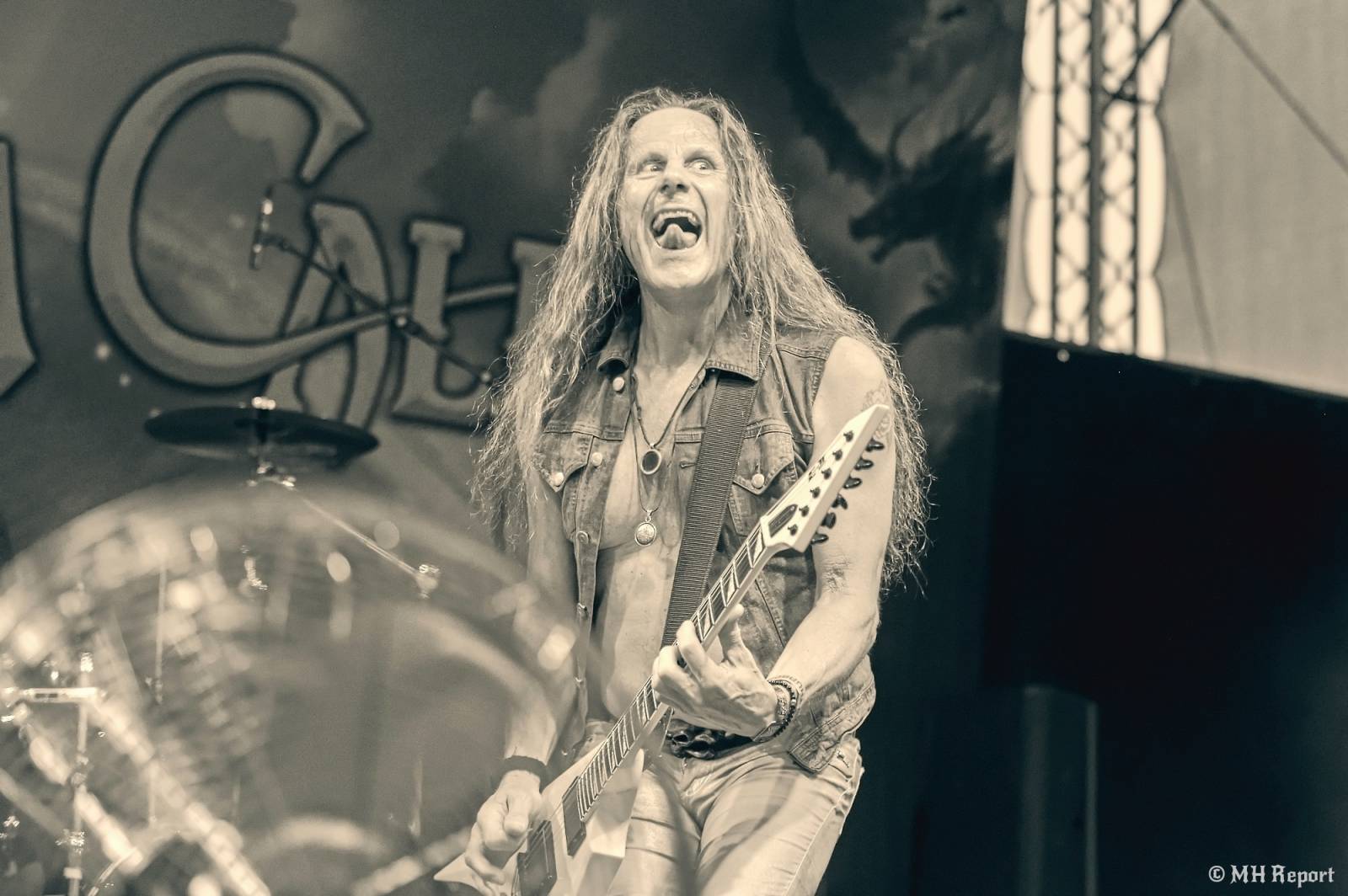 Basinfirefest odstartoval ve velkém stylu. Čtvrtek nabídl koncerty Arakainu, Freedom Call i Death To All