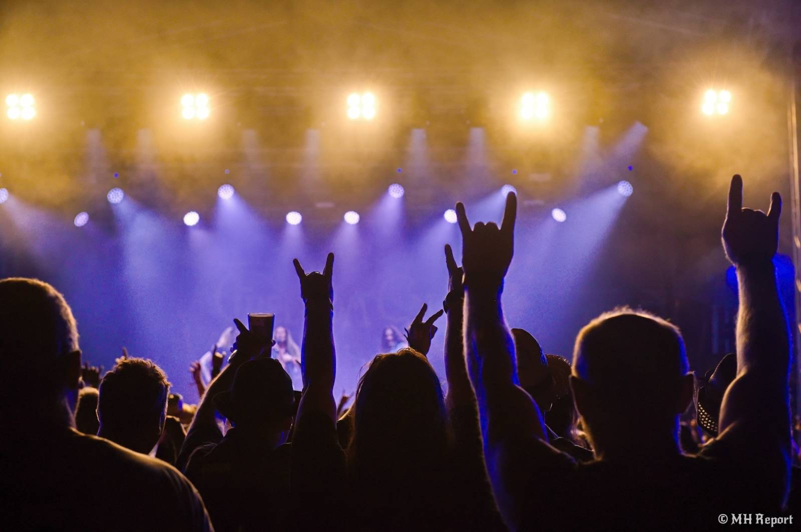 Basinfirefest odstartoval ve velkém stylu. Čtvrtek nabídl koncerty Arakainu, Freedom Call i Death To All
