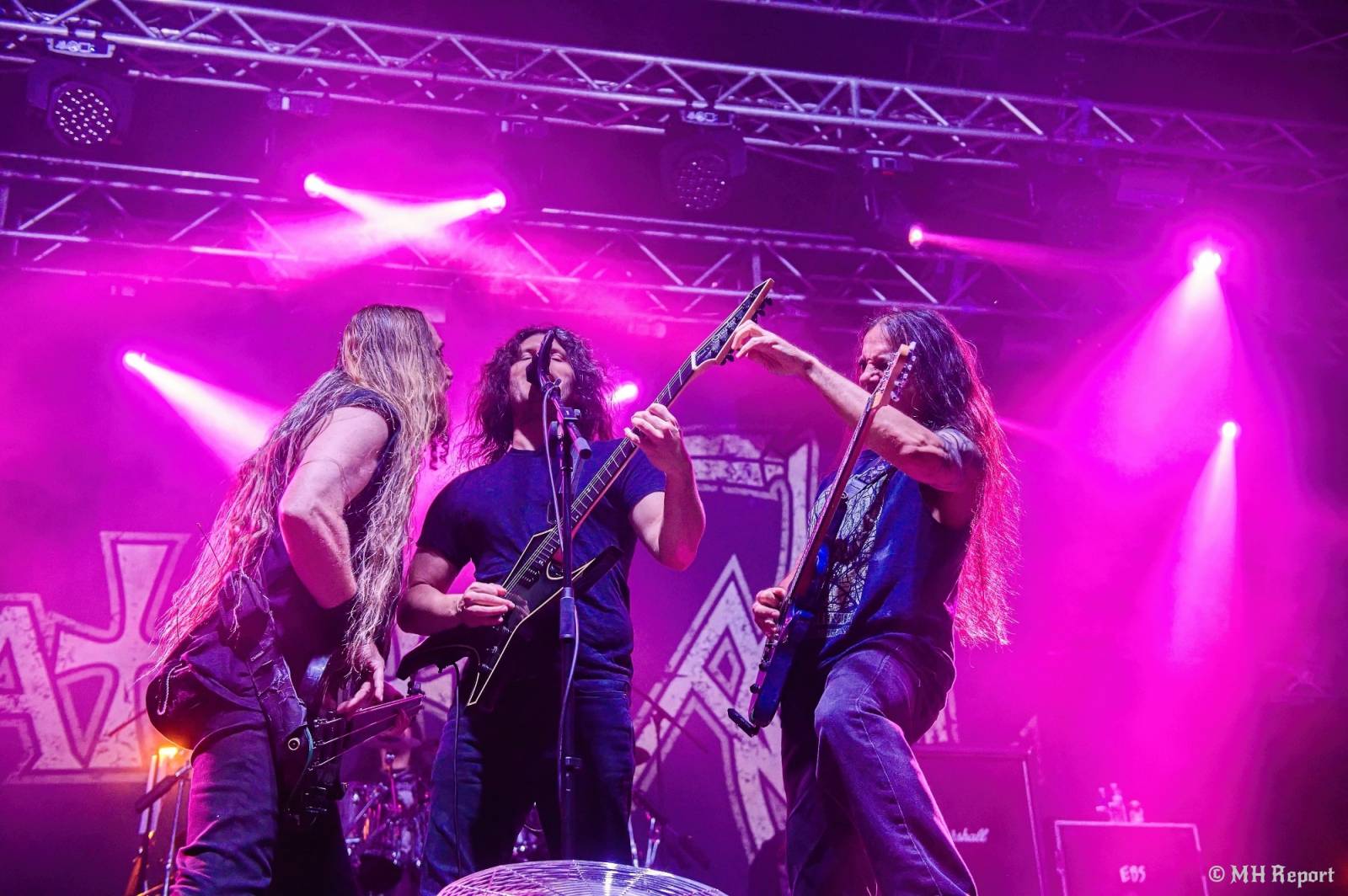Basinfirefest odstartoval ve velkém stylu. Čtvrtek nabídl koncerty Arakainu, Freedom Call i Death To All
