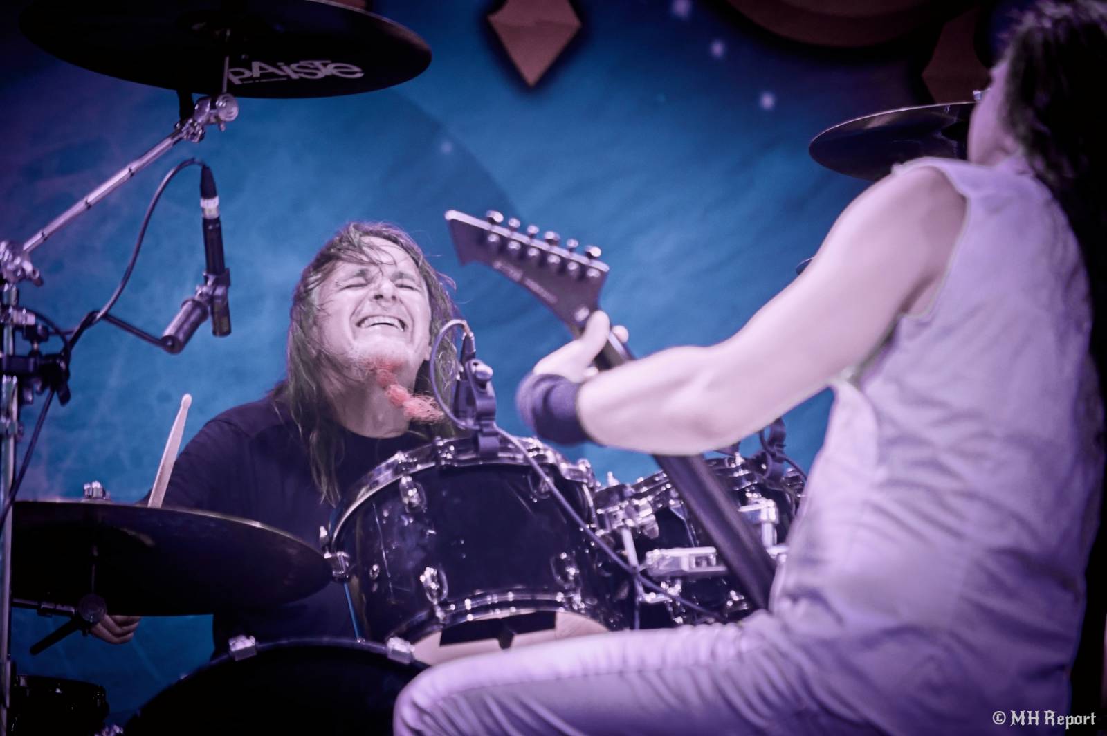 Basinfirefest odstartoval ve velkém stylu. Čtvrtek nabídl koncerty Arakainu, Freedom Call i Death To All