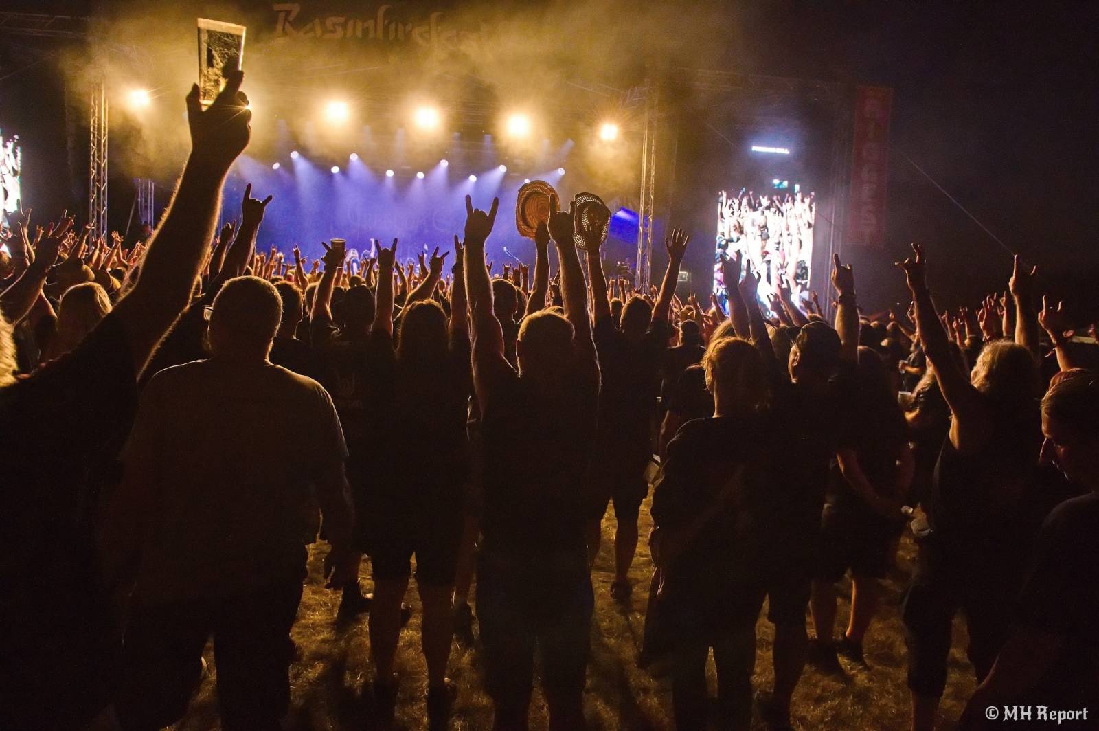 Basinfirefest odstartoval ve velkém stylu. Čtvrtek nabídl koncerty Arakainu, Freedom Call i Death To All
