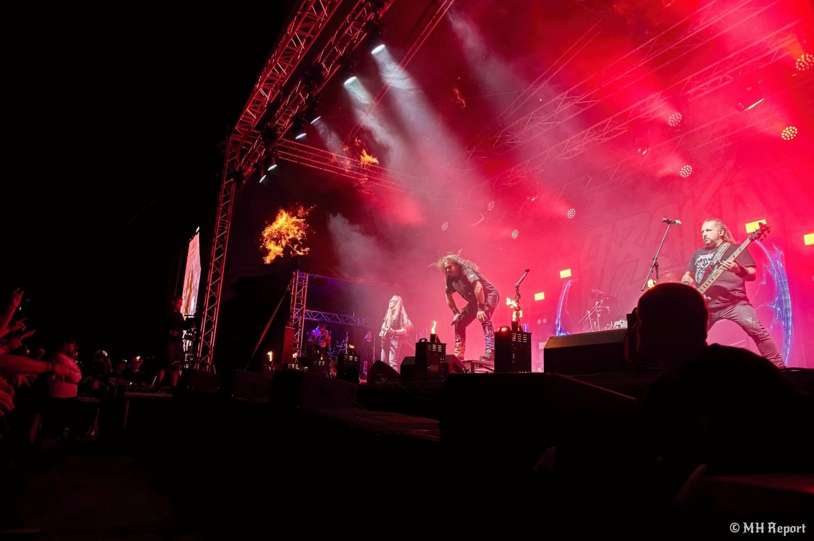 Basinfirefest odstartoval ve velkém stylu. Čtvrtek nabídl koncerty Arakainu, Freedom Call i Death To All