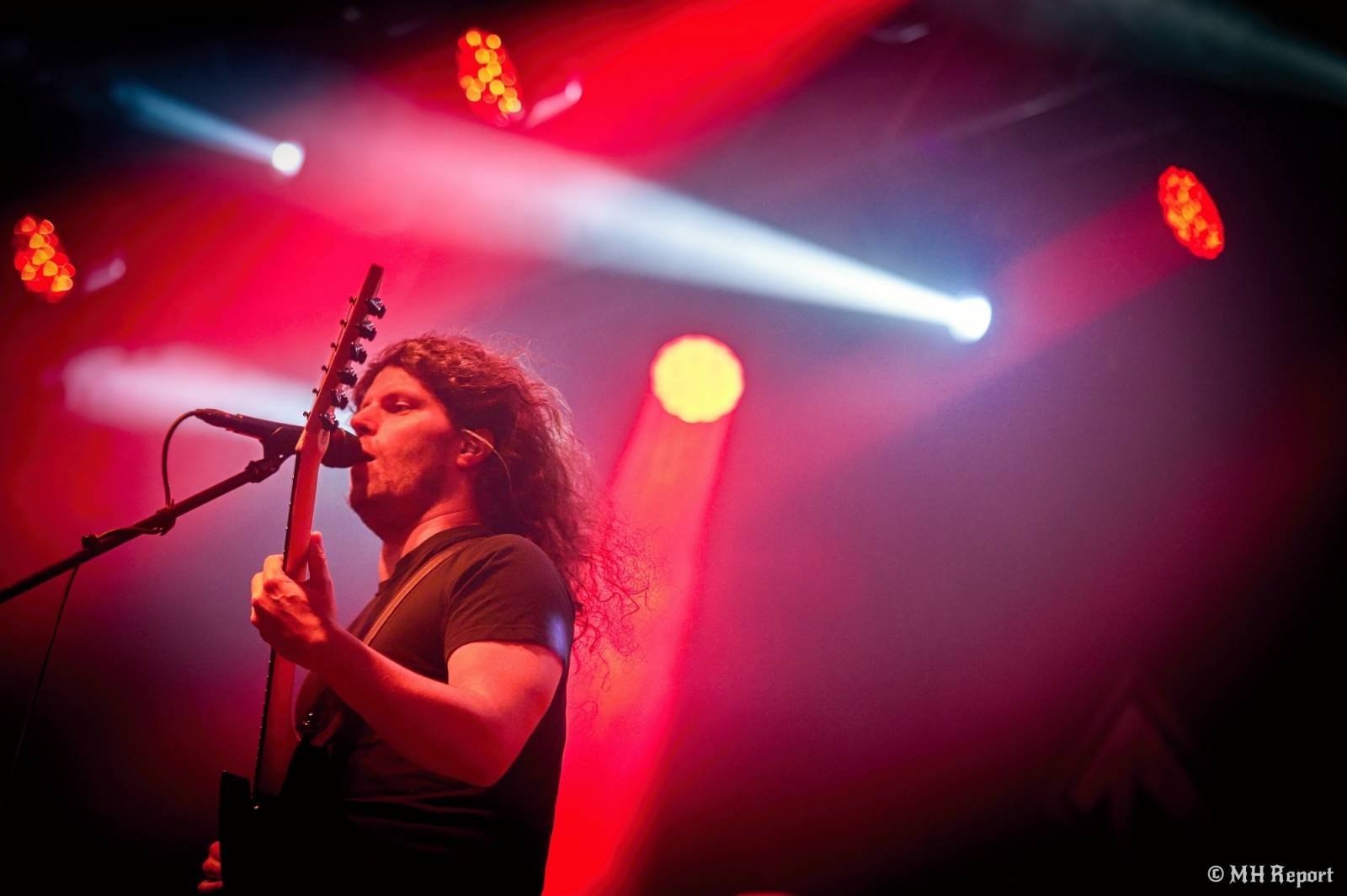 Basinfirefest odstartoval ve velkém stylu. Čtvrtek nabídl koncerty Arakainu, Freedom Call i Death To All