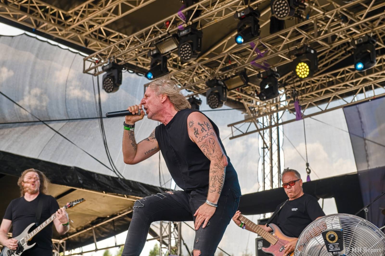 Tahákem třetího dne Basinfirefestu byli Napalm Death, dorazili i Paradise Lost a Six Feet Under