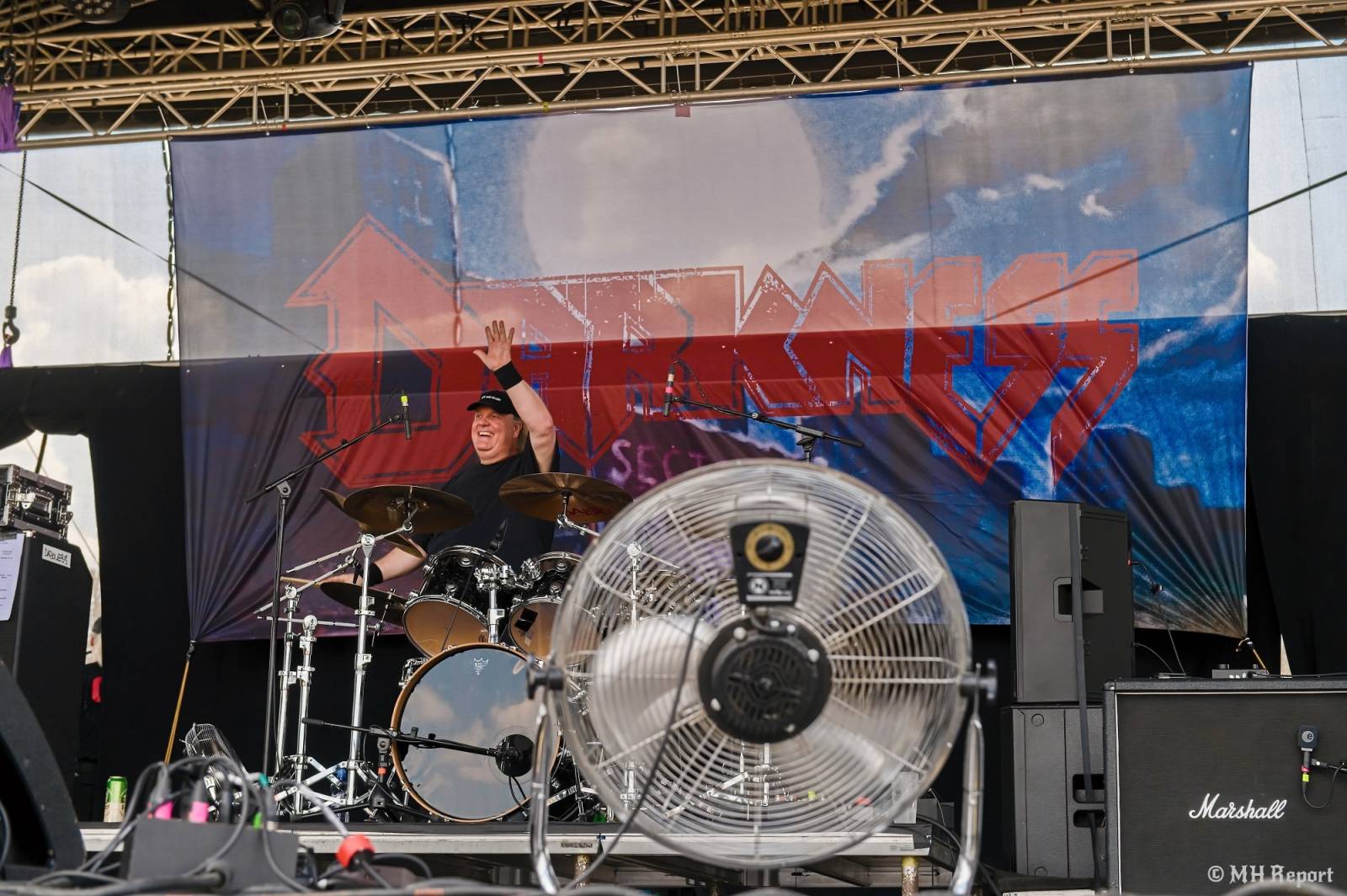Tahákem třetího dne Basinfirefestu byli Napalm Death, dorazili i Paradise Lost a Six Feet Under