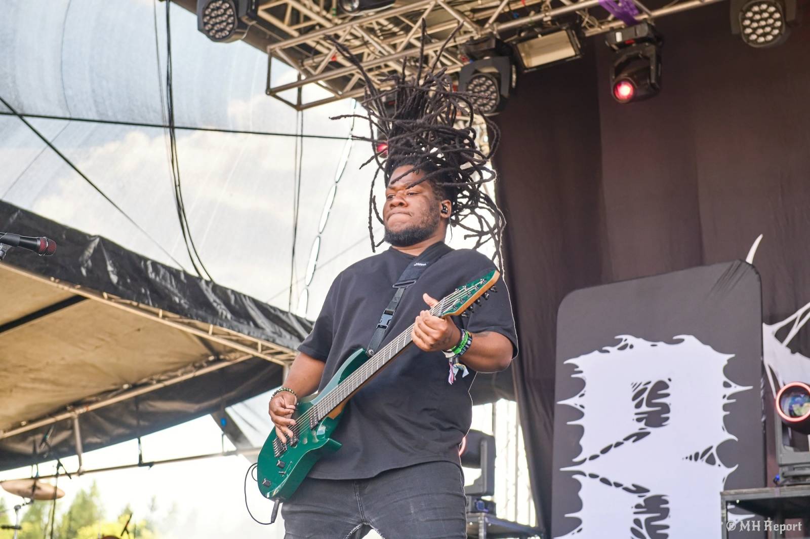 Tahákem třetího dne Basinfirefestu byli Napalm Death, dorazili i Paradise Lost a Six Feet Under