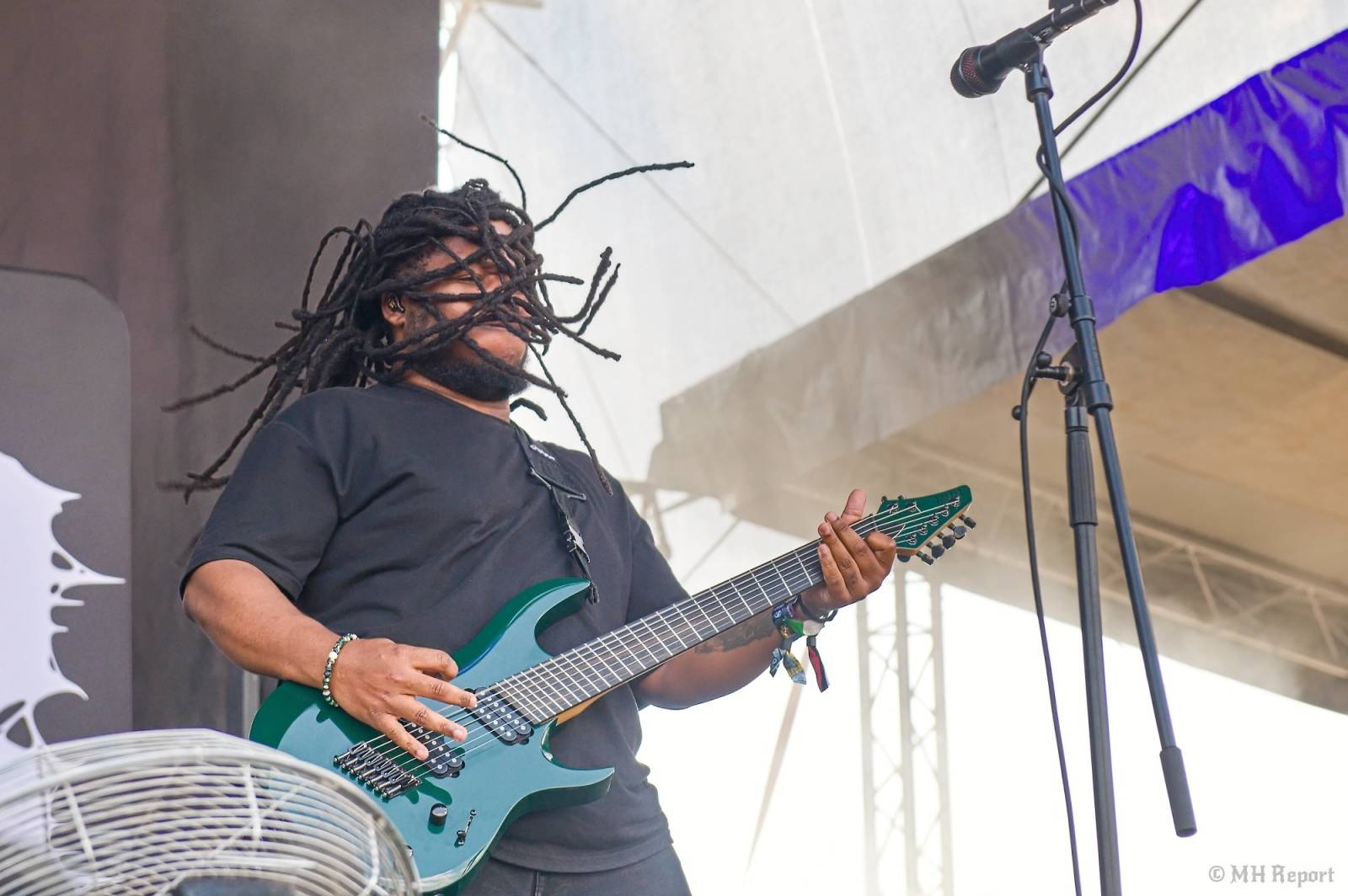 Tahákem třetího dne Basinfirefestu byli Napalm Death, dorazili i Paradise Lost a Six Feet Under
