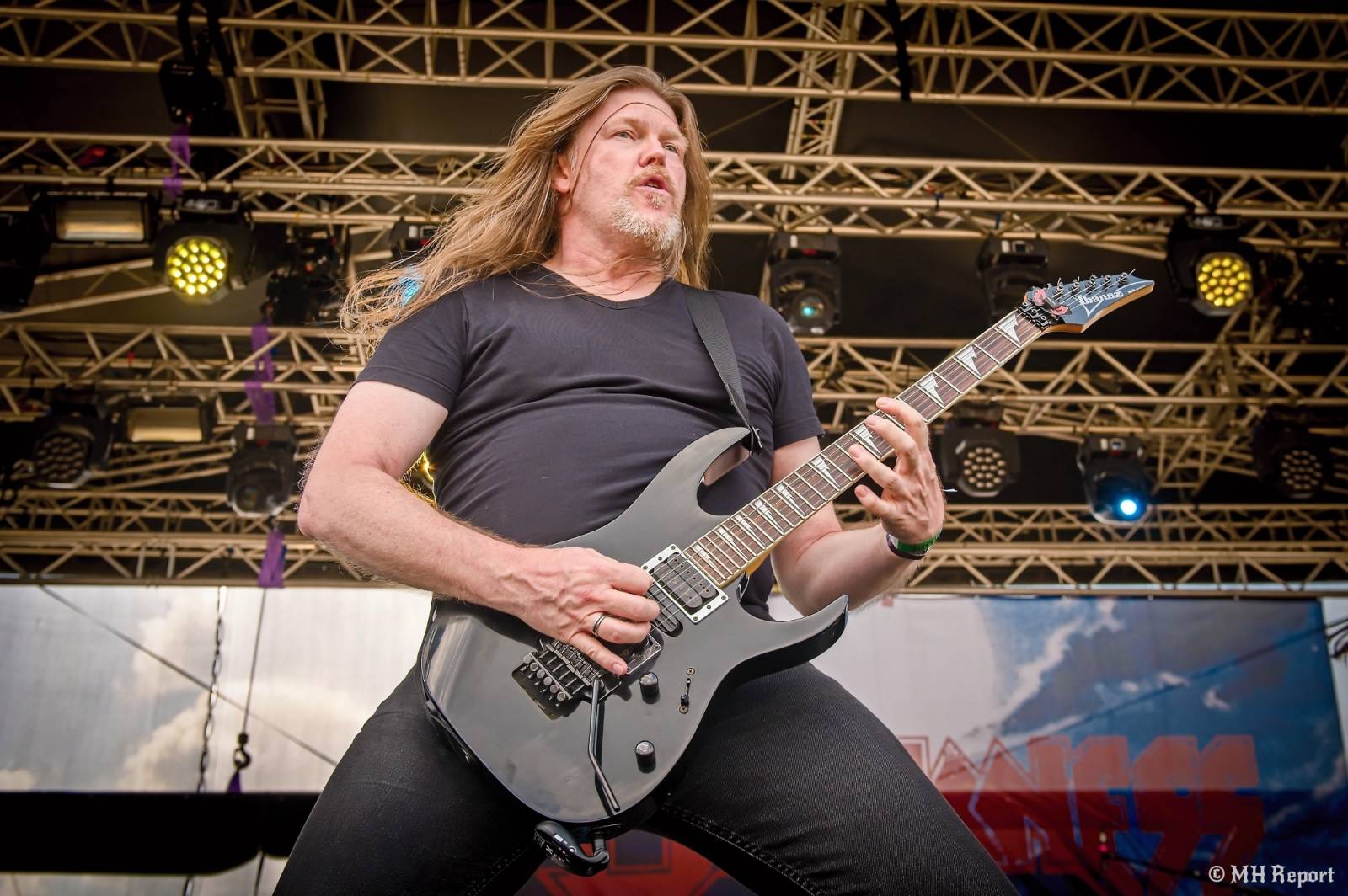 Tahákem třetího dne Basinfirefestu byli Napalm Death, dorazili i Paradise Lost a Six Feet Under