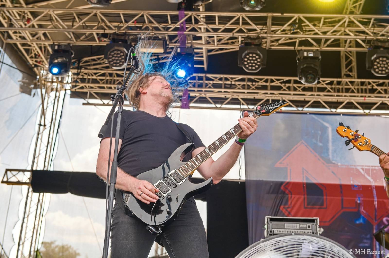 Tahákem třetího dne Basinfirefestu byli Napalm Death, dorazili i Paradise Lost a Six Feet Under