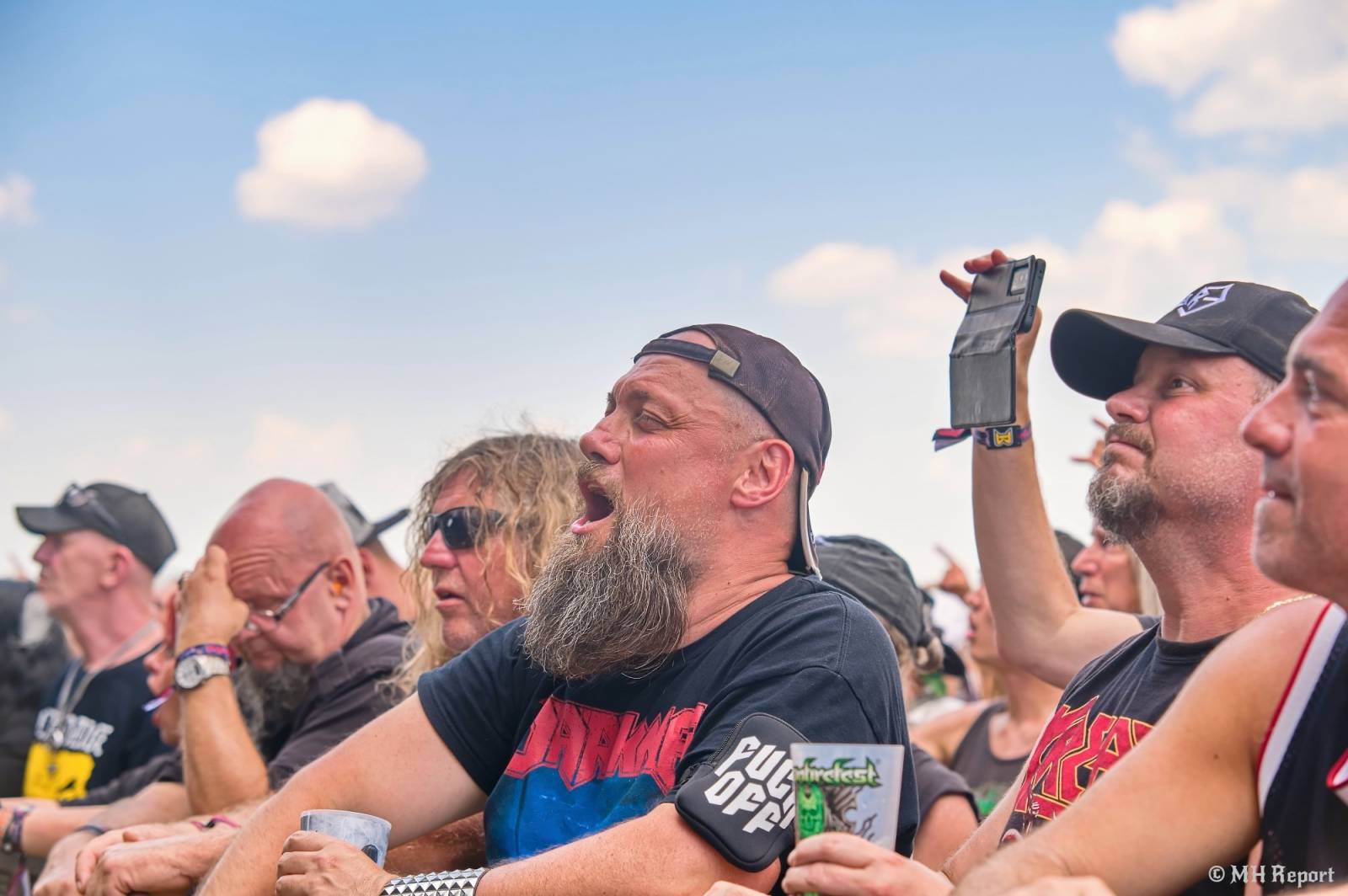 Tahákem třetího dne Basinfirefestu byli Napalm Death, dorazili i Paradise Lost a Six Feet Under