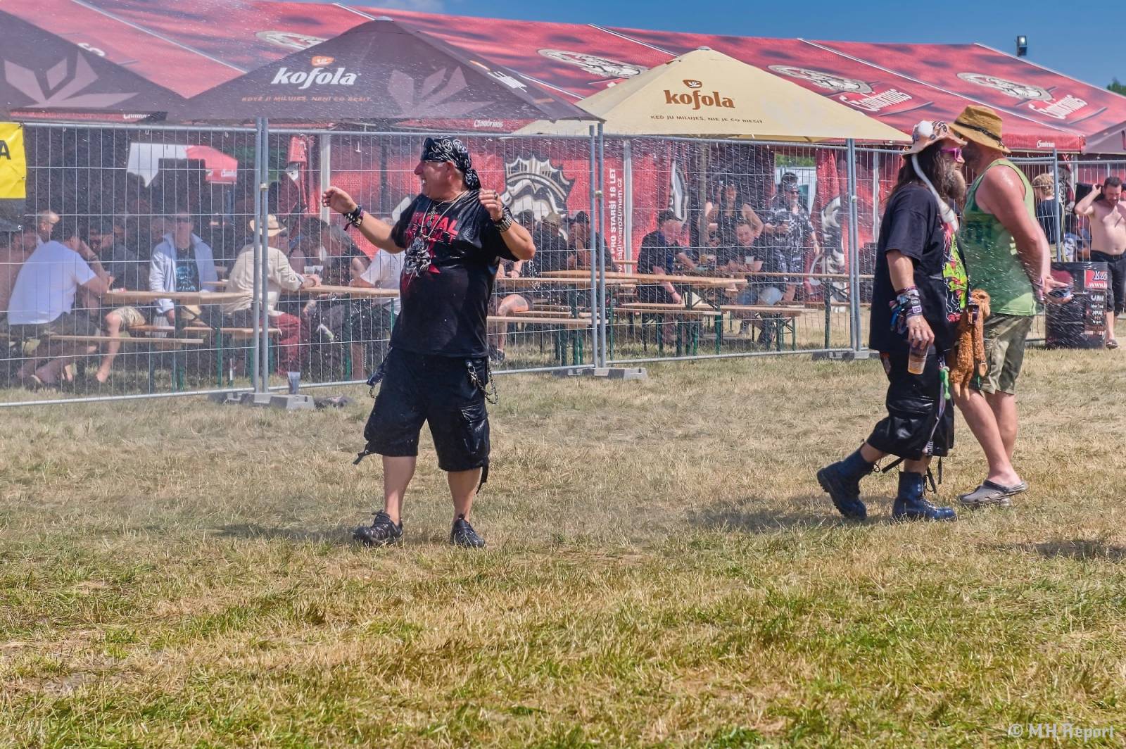 Tahákem třetího dne Basinfirefestu byli Napalm Death, dorazili i Paradise Lost a Six Feet Under