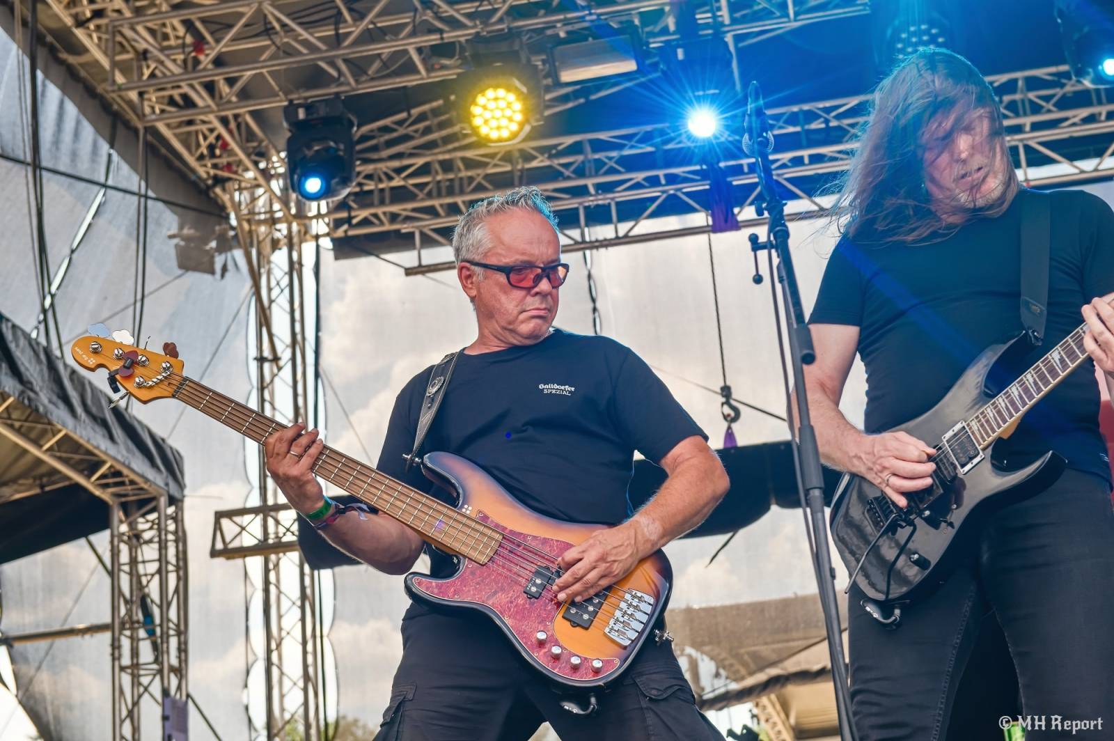 Tahákem třetího dne Basinfirefestu byli Napalm Death, dorazili i Paradise Lost a Six Feet Under